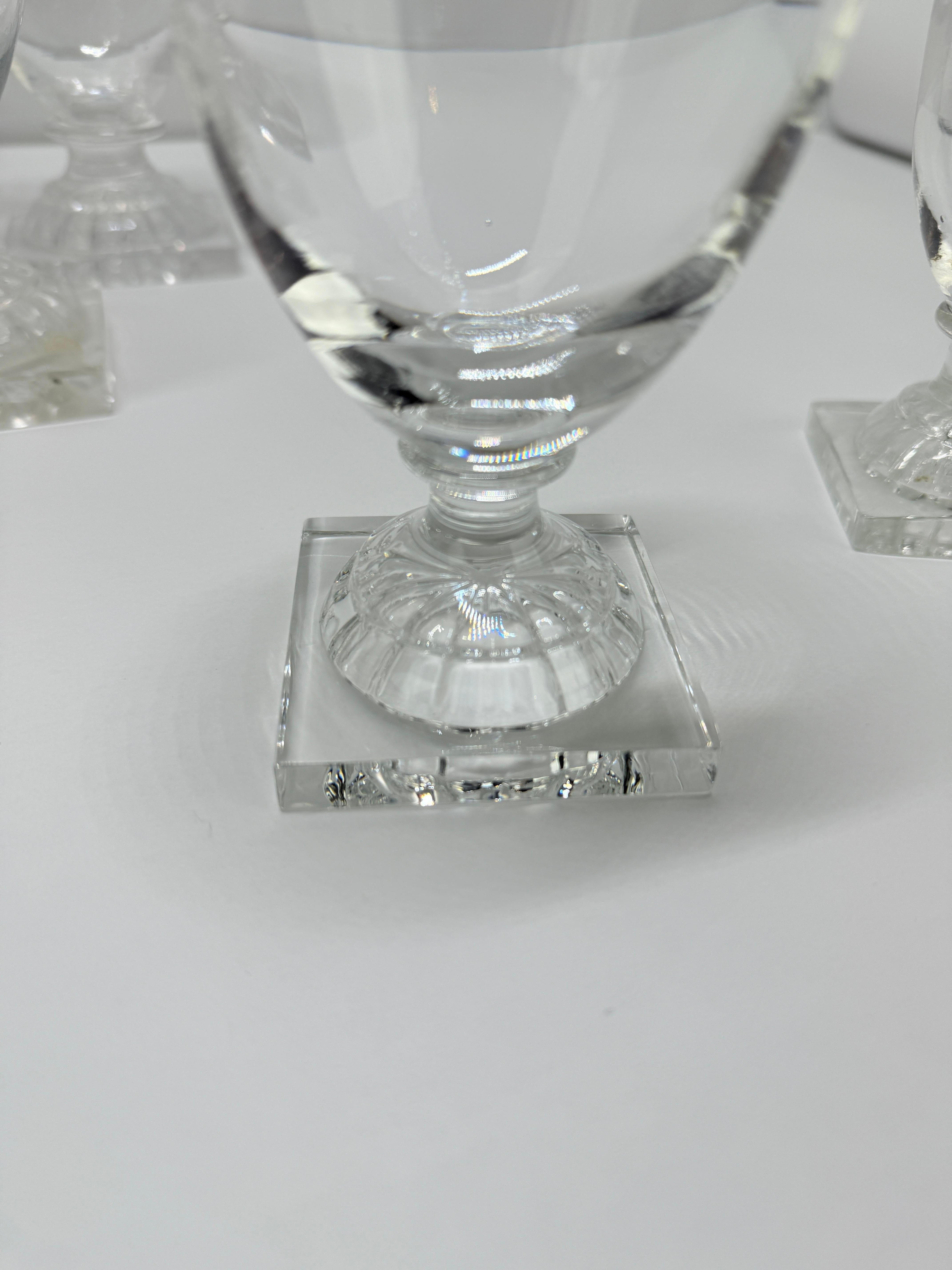 Verre Ensemble de dix-sept verres gravés en forme de pied de citron, C.I.C. & William Yeoward en vente