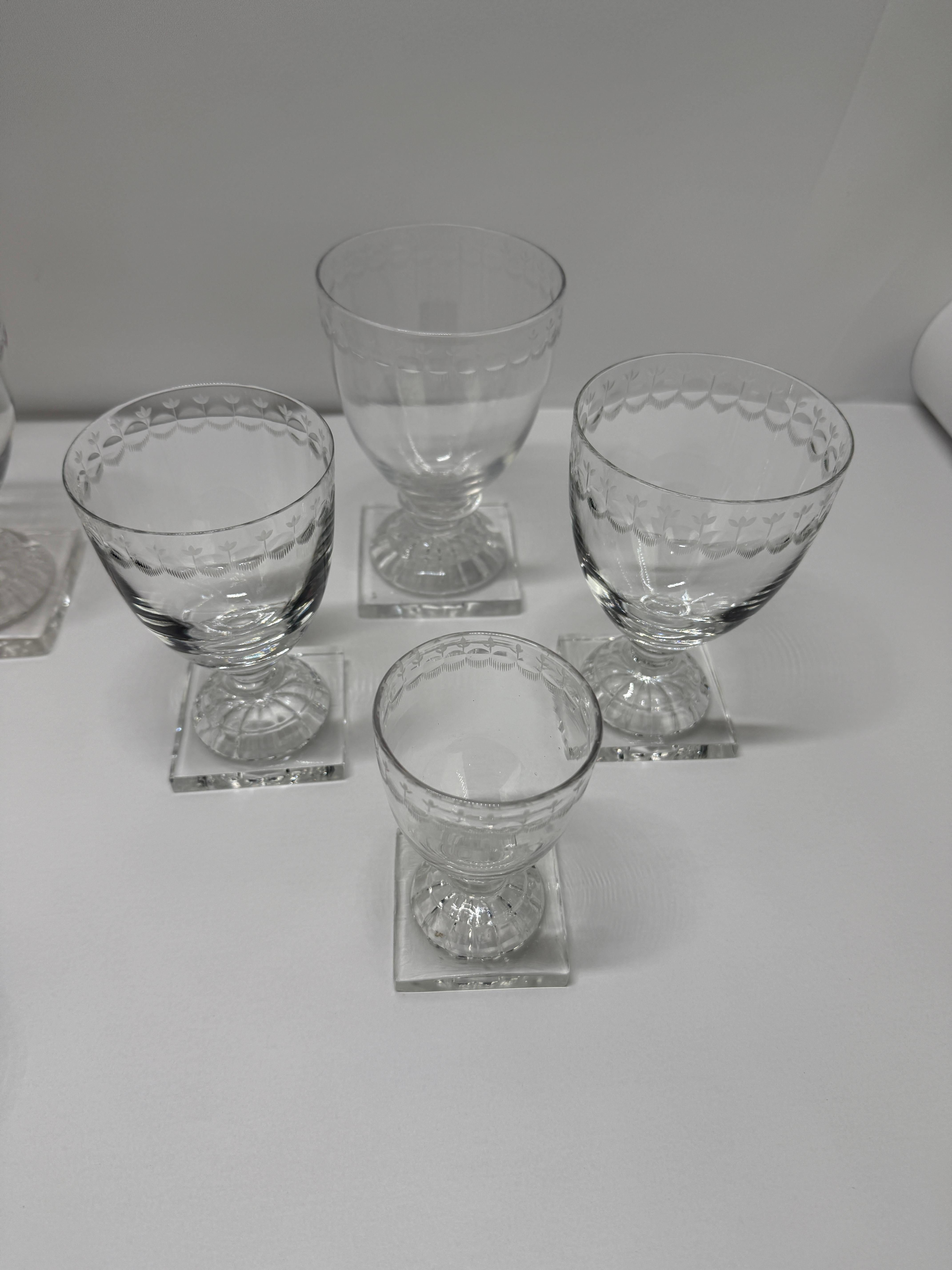 Ensemble de dix-sept verres gravés en forme de pied de citron, C.I.C. & William Yeoward en vente 1