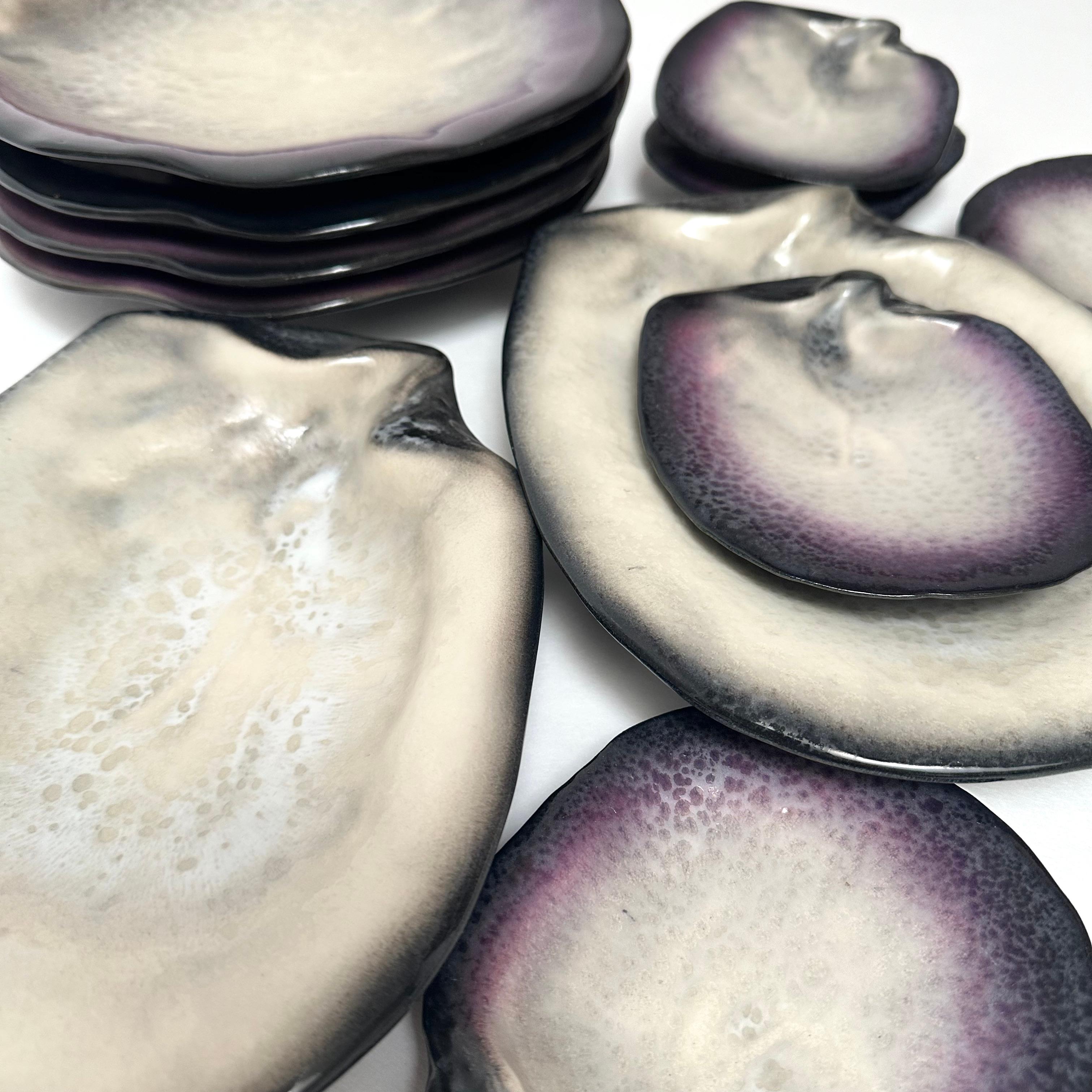 A complete set consisting of 5 plates and side plates with their two service cups. 

Former sculptor, Pol Chambost (b. 1906 - d. 1983) is one of the more prominent ceramicist of the french post-war.

Through a great mastery of shapes and glazing