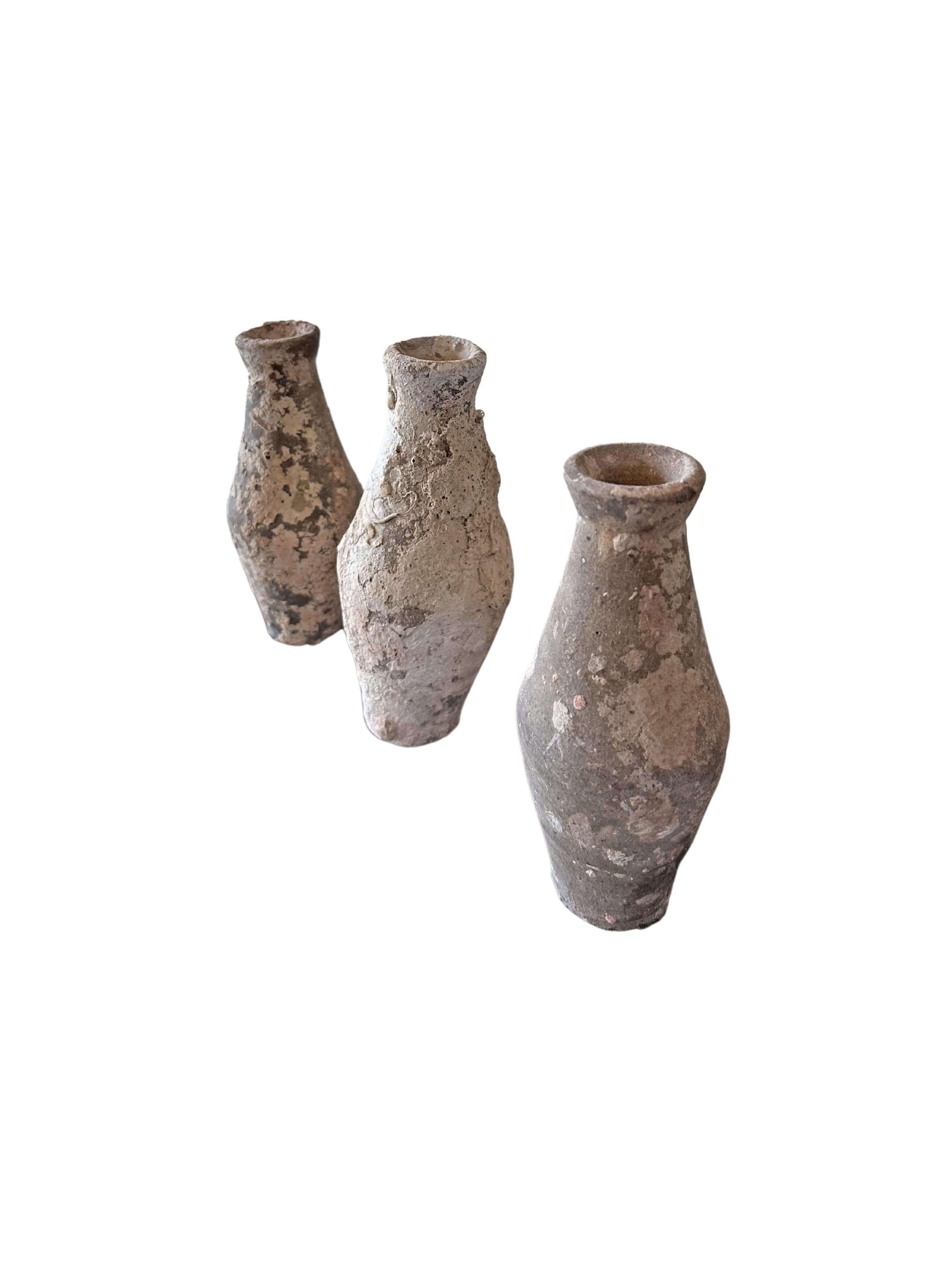 Set of Shipwreck Bottles from Indonesia c. 1600 In Good Condition For Sale In Jimbaran, Bali