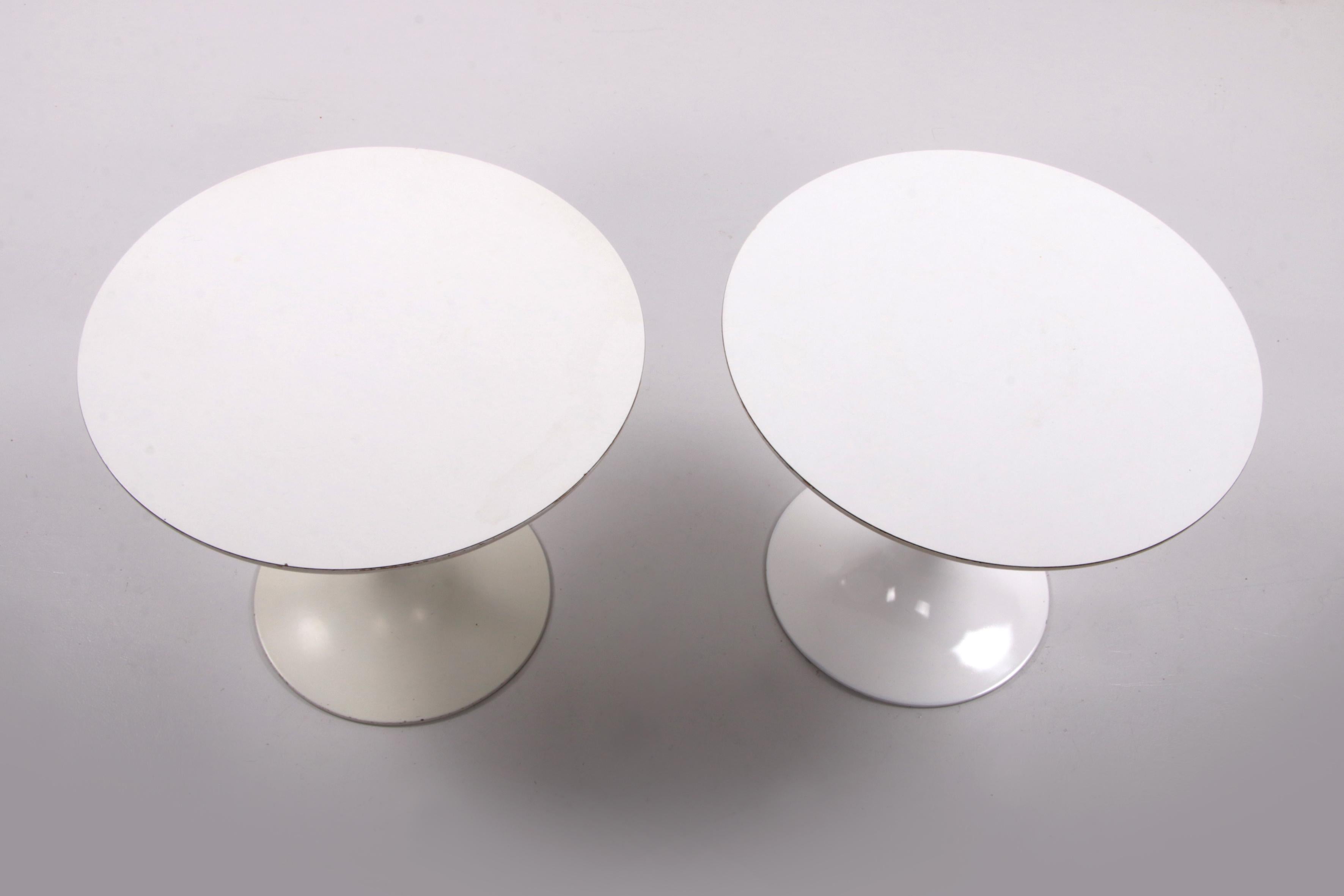 Set of side tables Model 