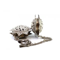 Set of silver air fresheners with reliefs and hanging chains
