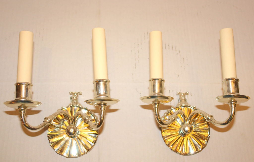 Francese Set di applique a specchio placcate in argento, vendute a coppia in vendita