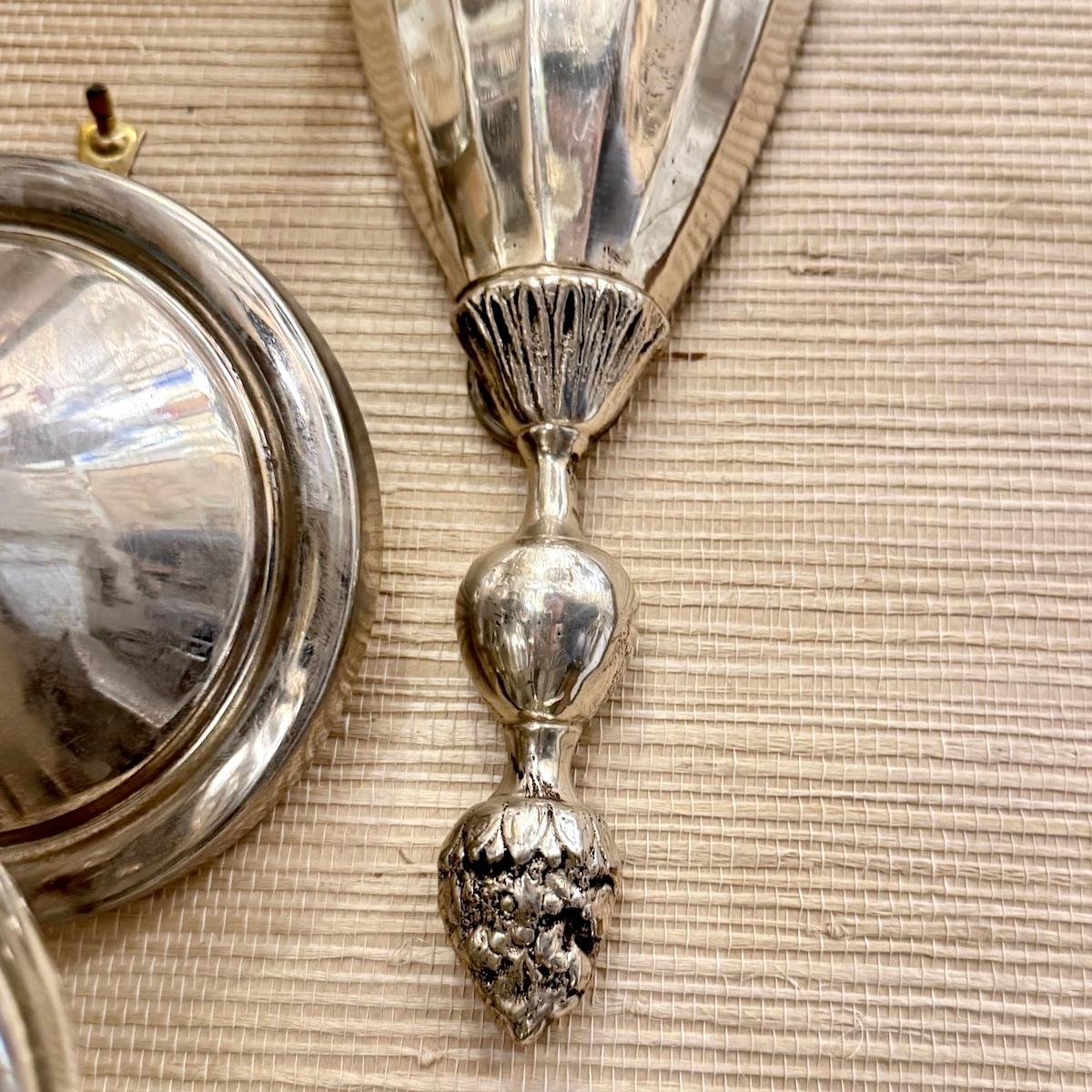 Set di lampade neoclassiche placcate in argento, vendute a coppia in vendita 3