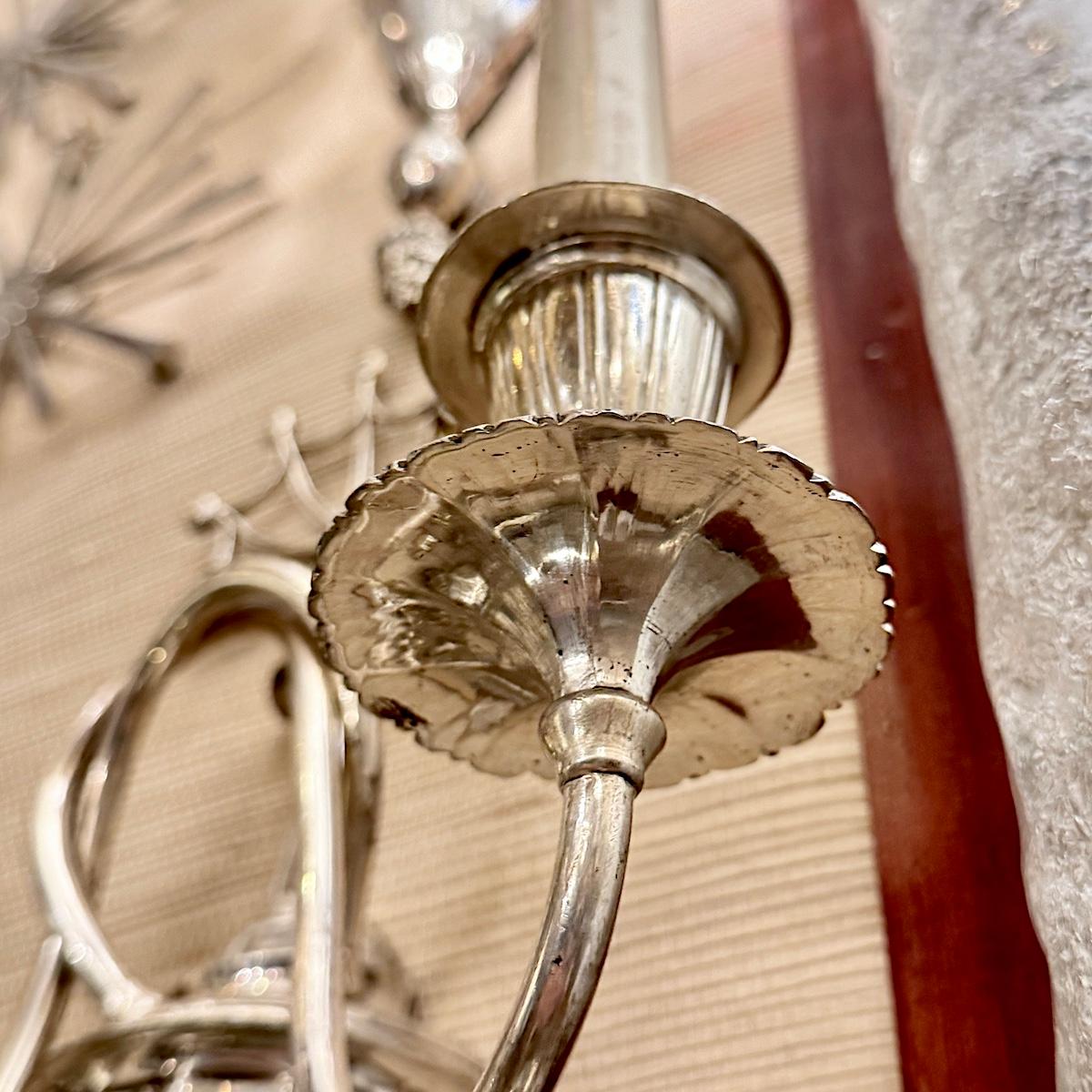 Set di lampade neoclassiche placcate in argento, vendute a coppia in vendita 2