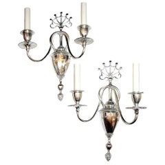 Ensemble d'appliques néoclassiques plaquées argent, vendu par paire