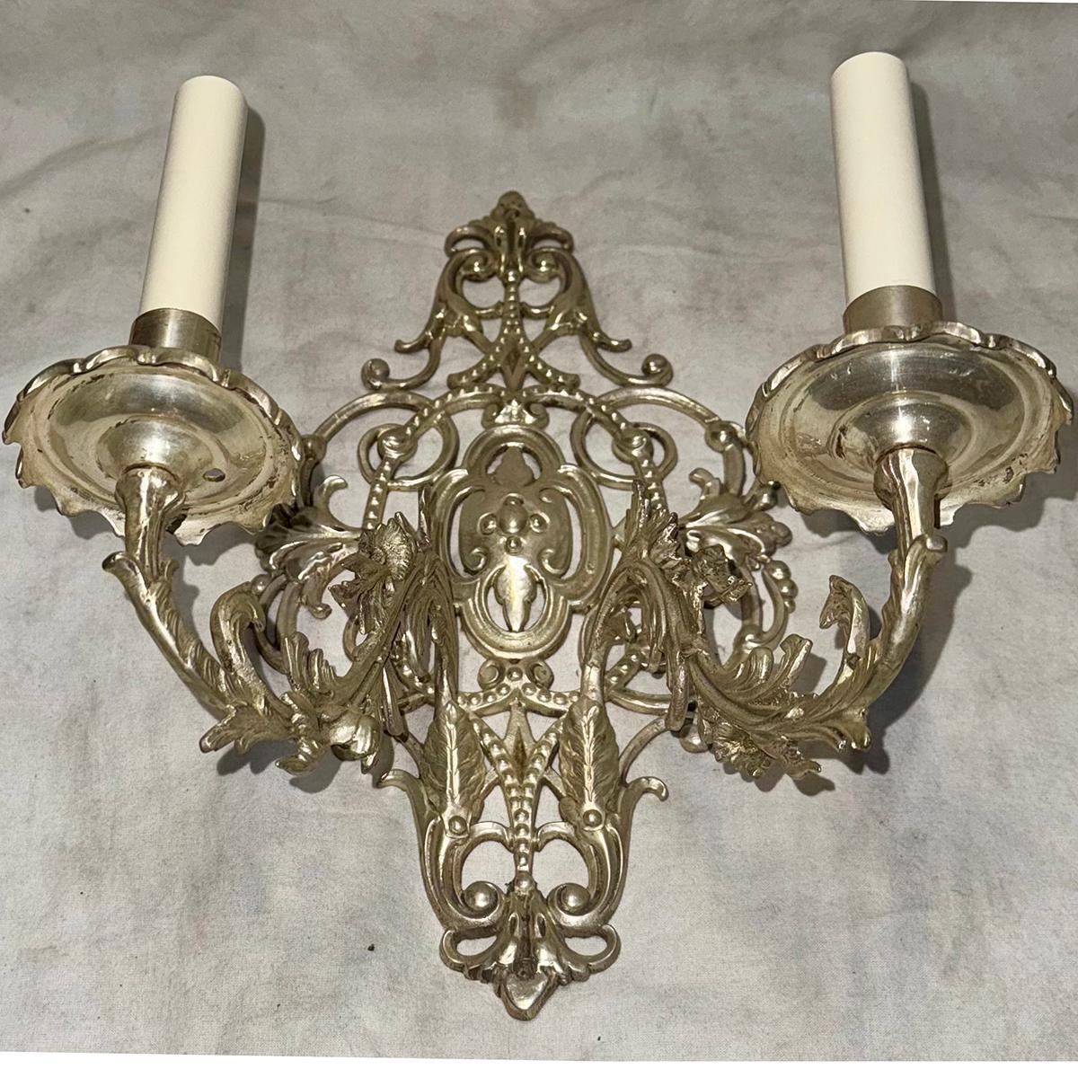 Metà XX secolo Set di lampade placcate in argento, vendute per coppia in vendita