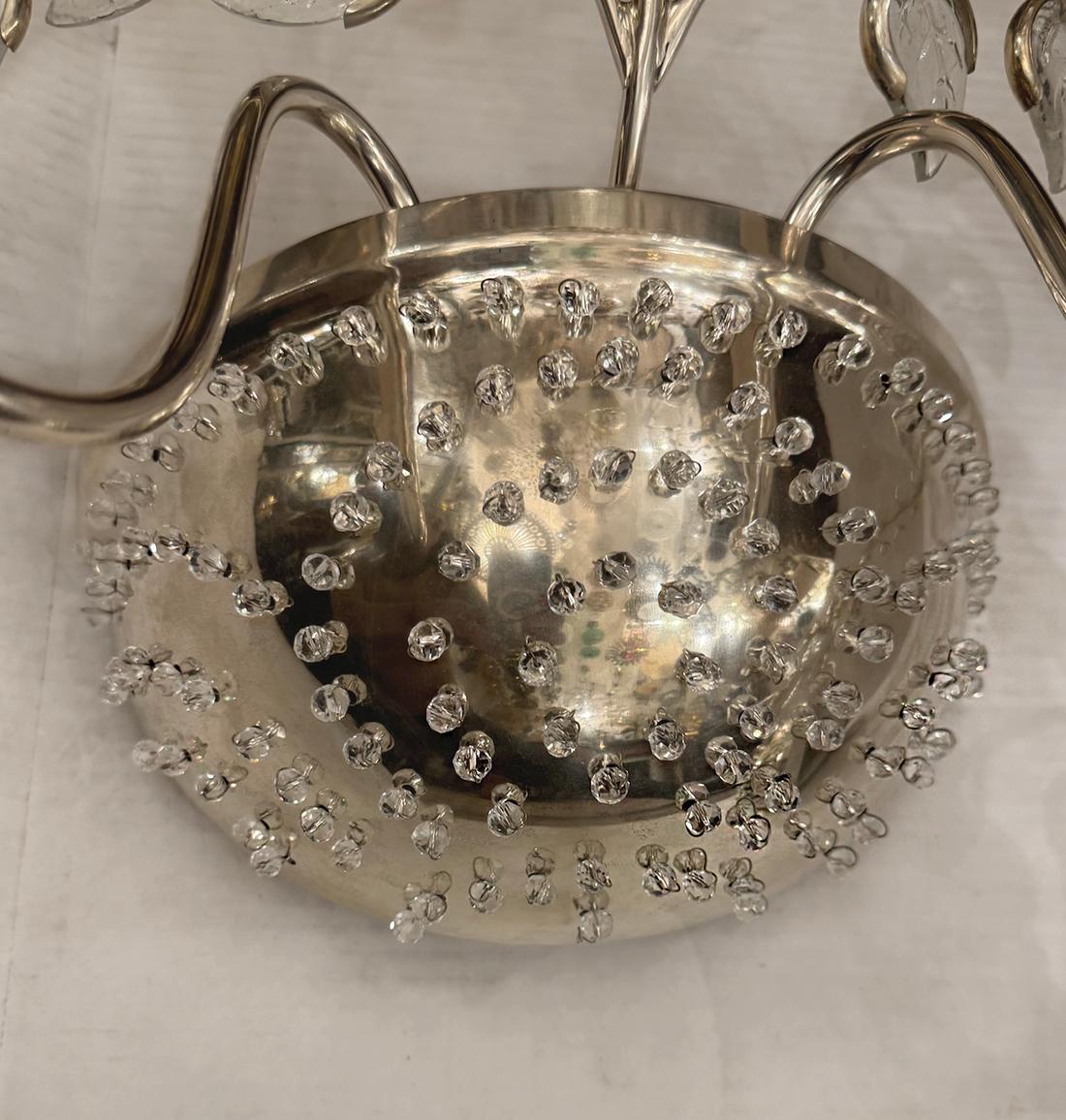 Metà XX secolo Coppia di lampade d'argento con foglie di vetro modellato in vendita