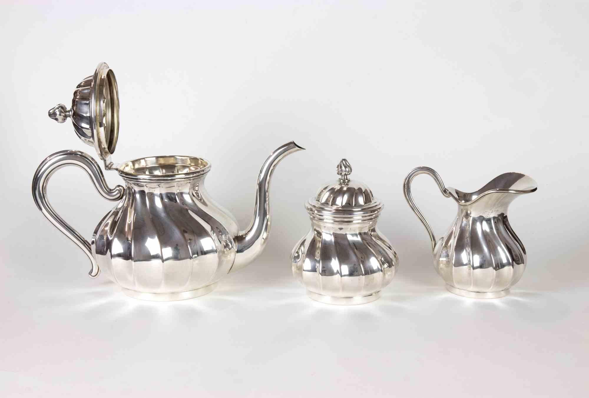 Vintage-Teeservice von Argenterie Greggio in Pordenone aus den 1970er Jahren.

Silber 800, Punze auf dem Sockel jedes Objekts.

Silberne Teekanne Gewicht 0,534 Länge 24 cm Höhe 18 cm. 

Zuckerdose Gewicht 0.240 h 7,5 Höhe 13 cm Durchmesser 10