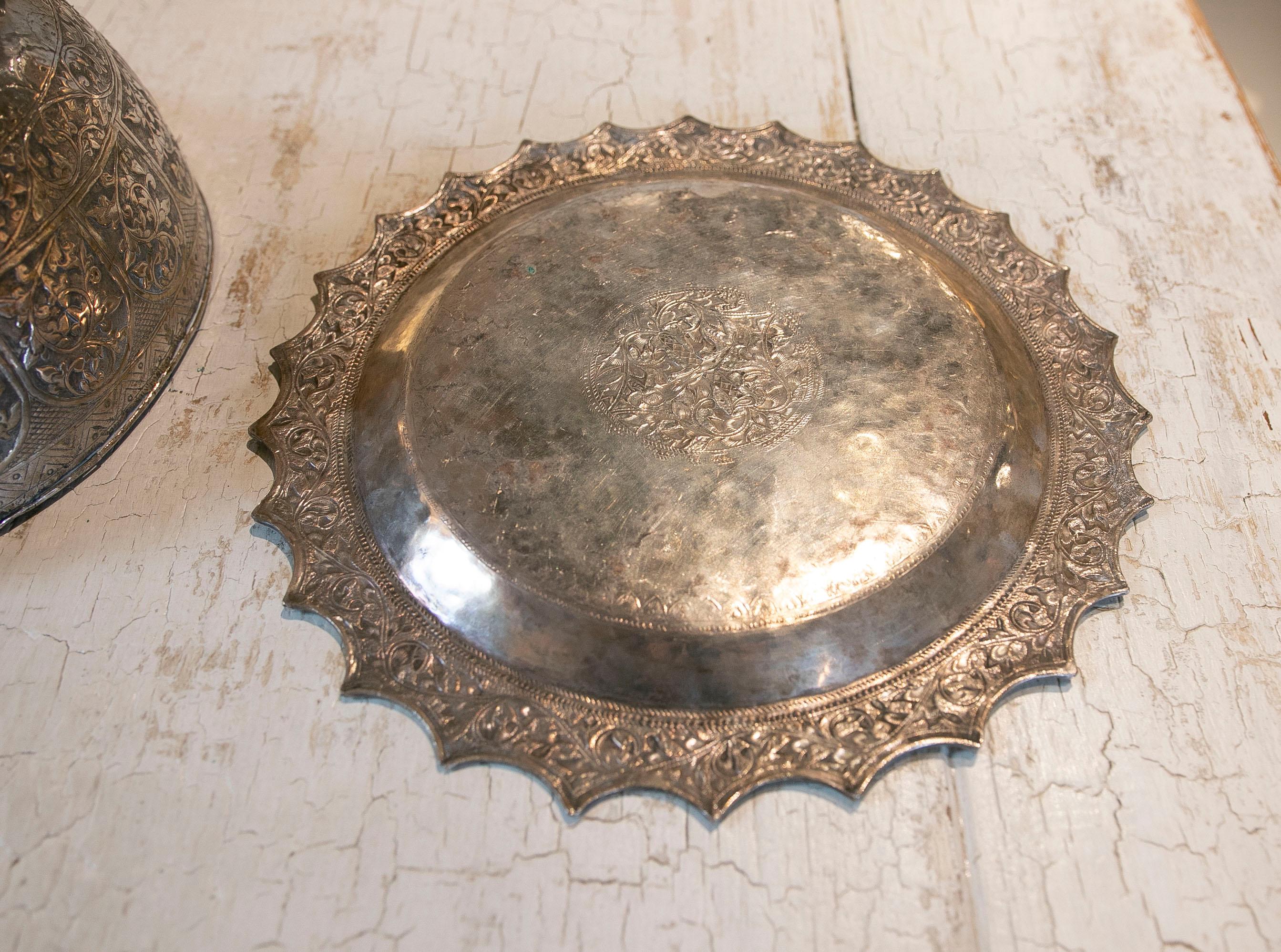 Set of Silver Tray with Bowl Decorated with Flowers and Geometric Decoration For Sale 5