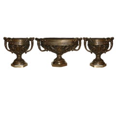 Ensemble de cache-pots néoclassiques en bronze