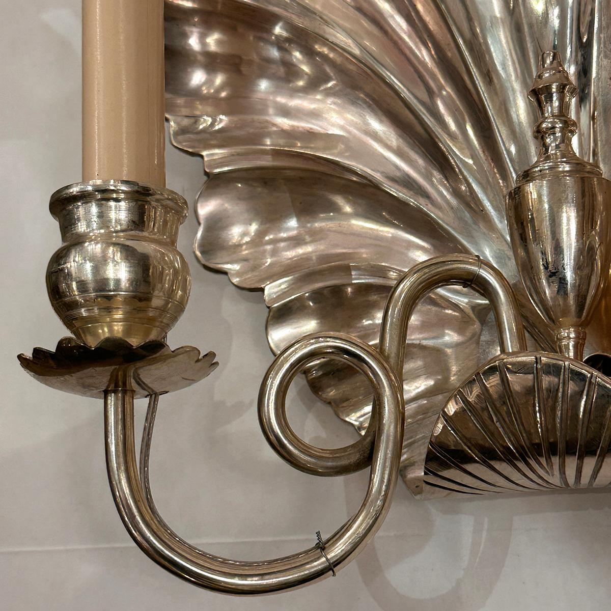 Plaqué Ensemble d'appliques en coquillage argenté, vendu par paire en vente