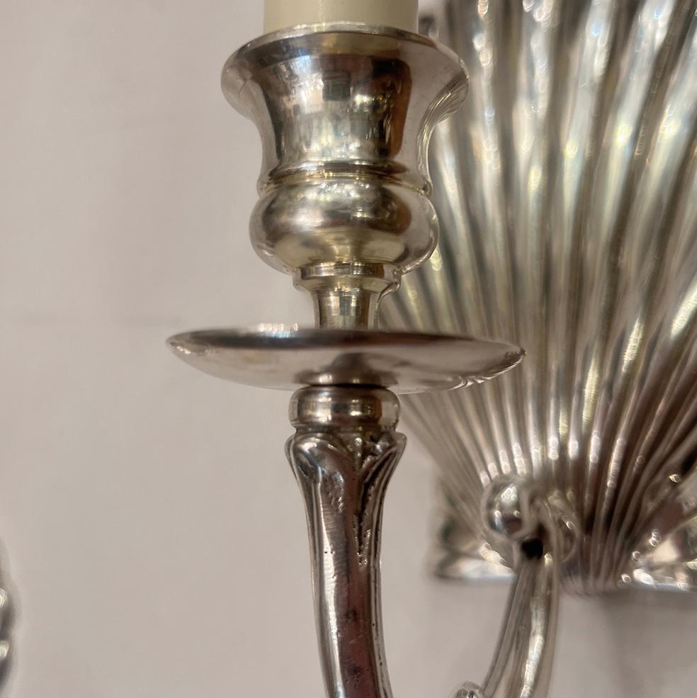 Placcato argento Set di lampade a conchiglia argentate, vendute a coppie in vendita