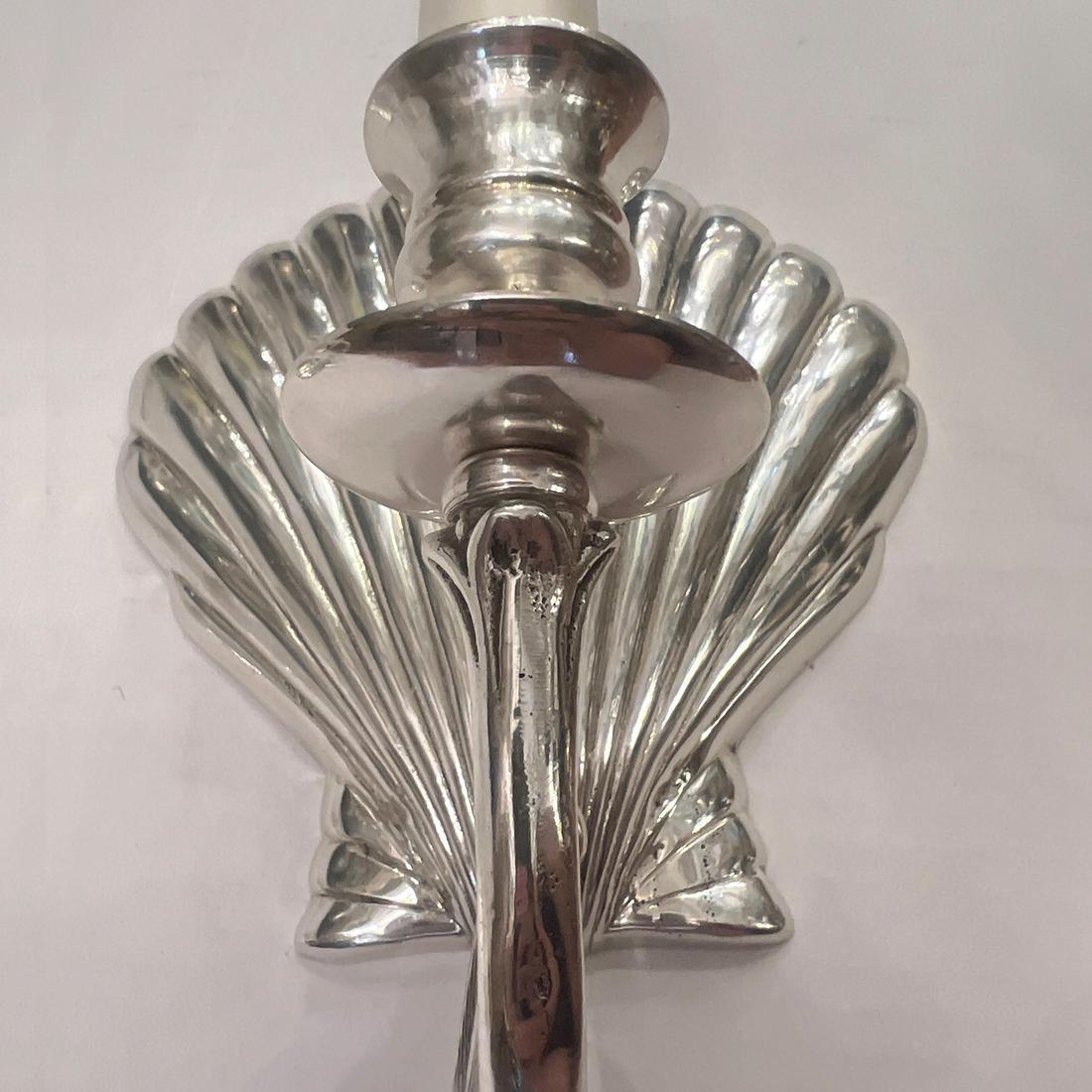 Set di lampade a conchiglia argentate, vendute a coppie in vendita 1