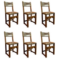 Set aus sechs spanischen Stühlen des 17. Jahrhunderts mit Nietenrückenlehne