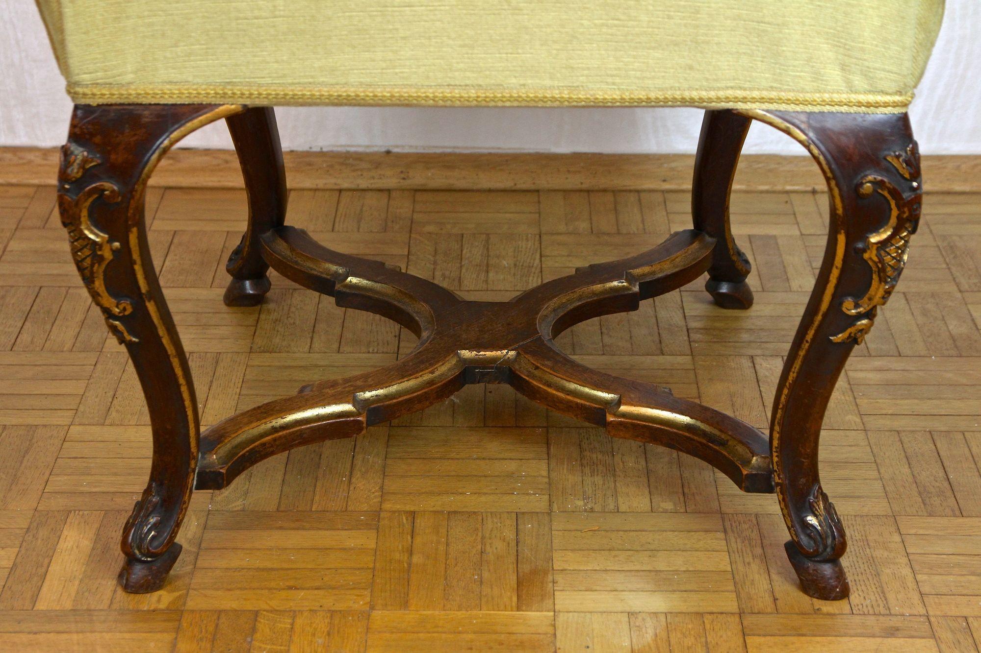 Set Of Six 18th Century Baroque Dining Chairs With Gilt Accents, Italy ca. 1790 In Good Condition For Sale In Lichtenberg, AT