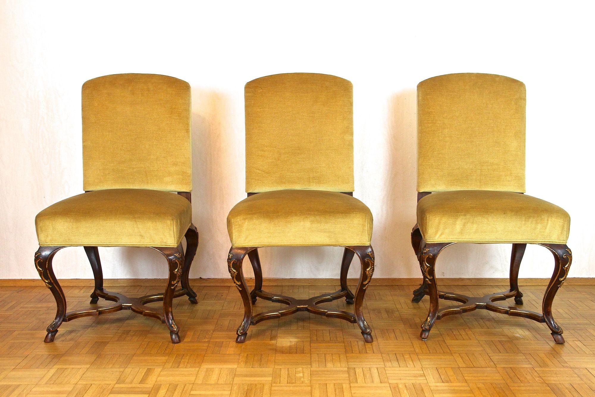 Set Of Six 18th Century Baroque Dining Chairs With Gilt Accents, Italy ca. 1790 For Sale 3