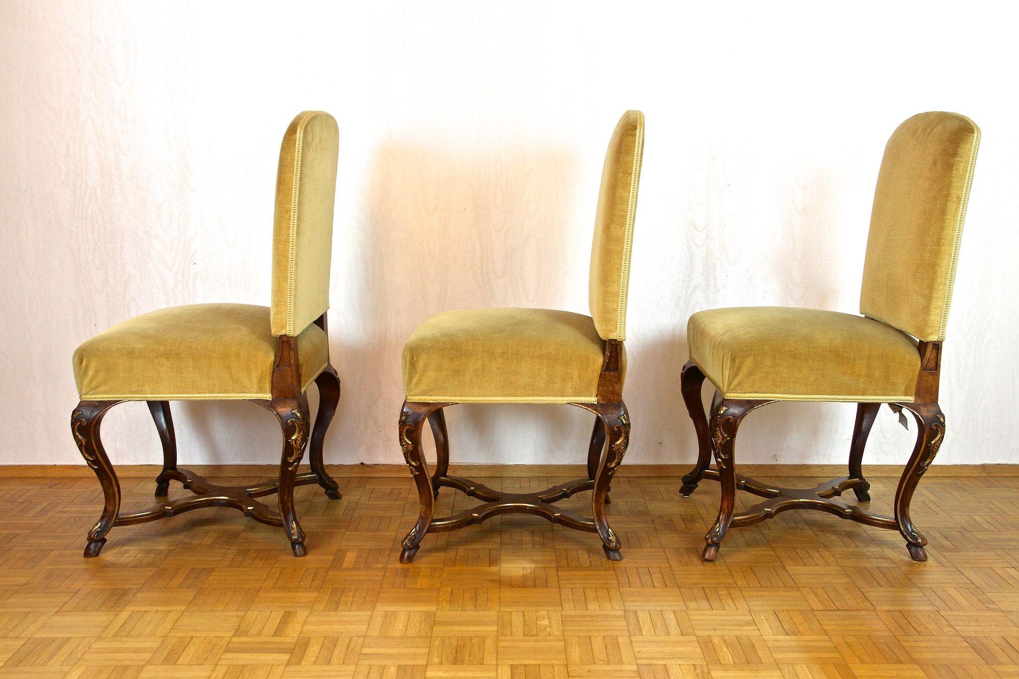 Set Of Six 18th Century Baroque Dining Chairs With Gilt Accents, Italy ca. 1790 For Sale 4