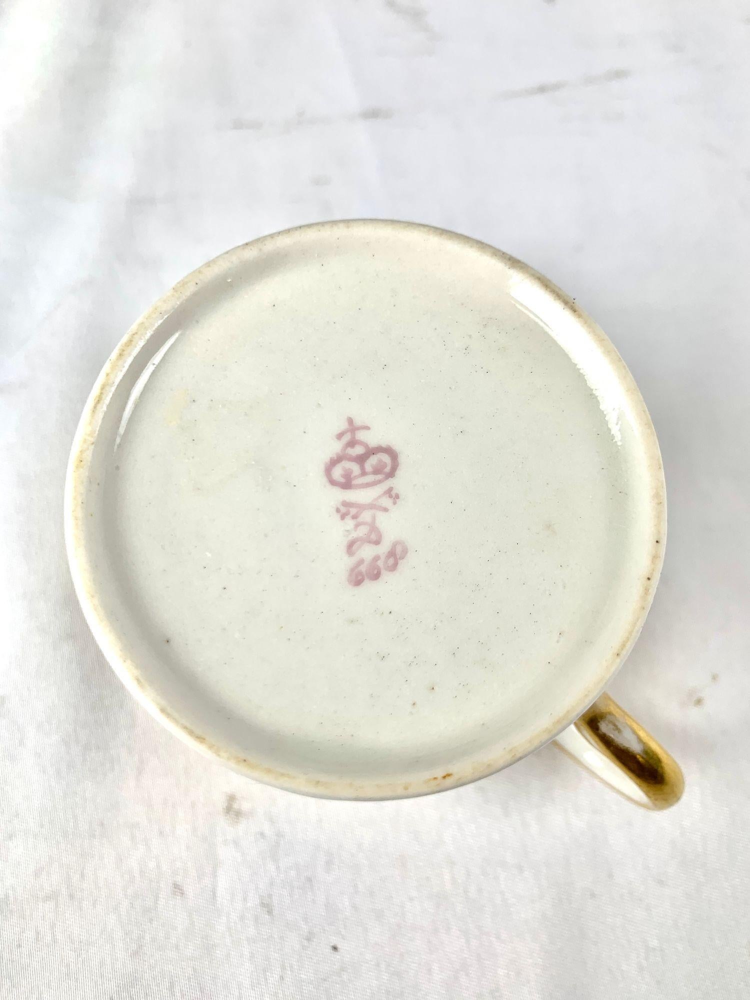 Set of Six 18th Century English Espresso Cups with Roses & Gilt Decoration For Sale 2