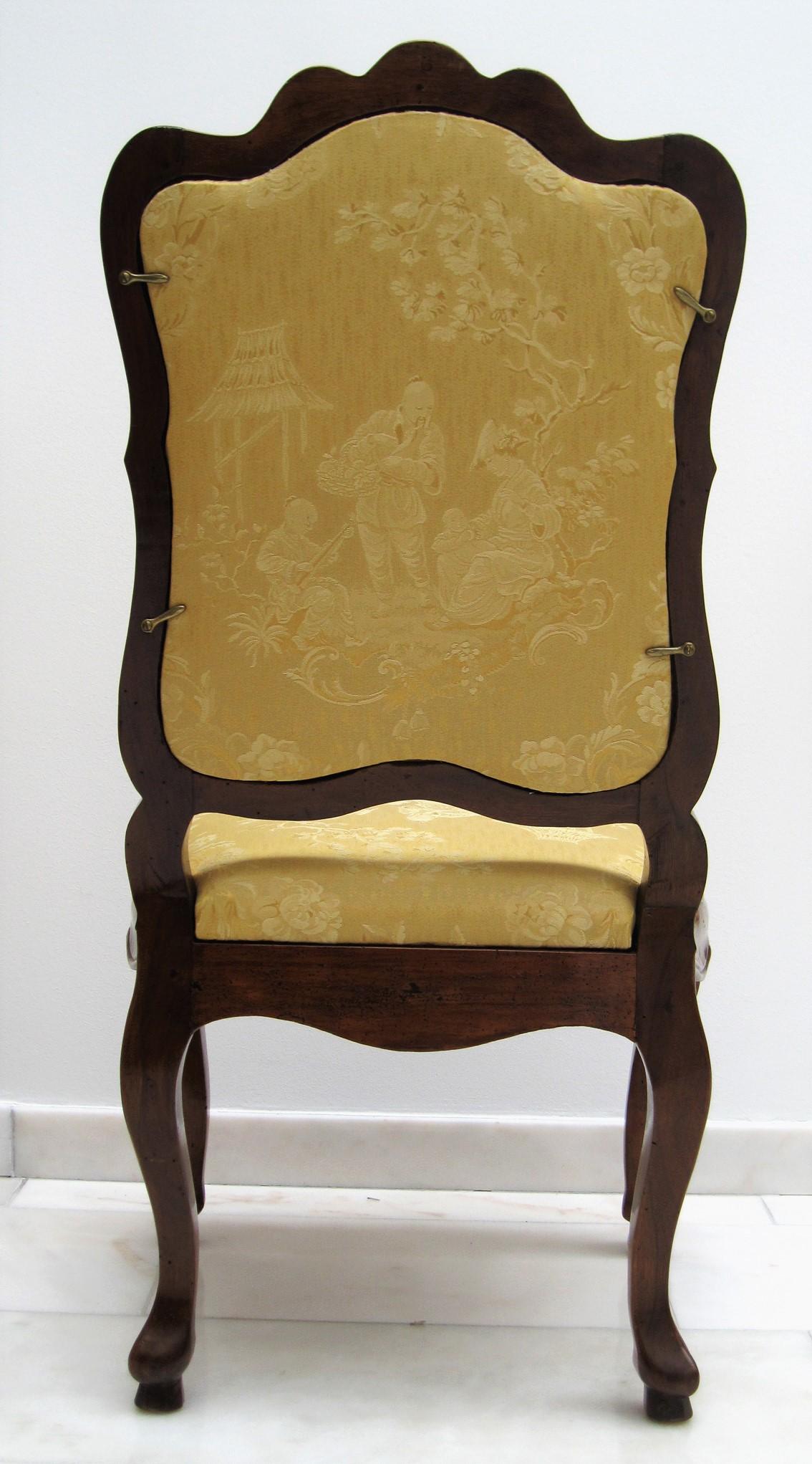 Walnut Set of Six 18th Century Italian Baroque Dining Chairs For Sale