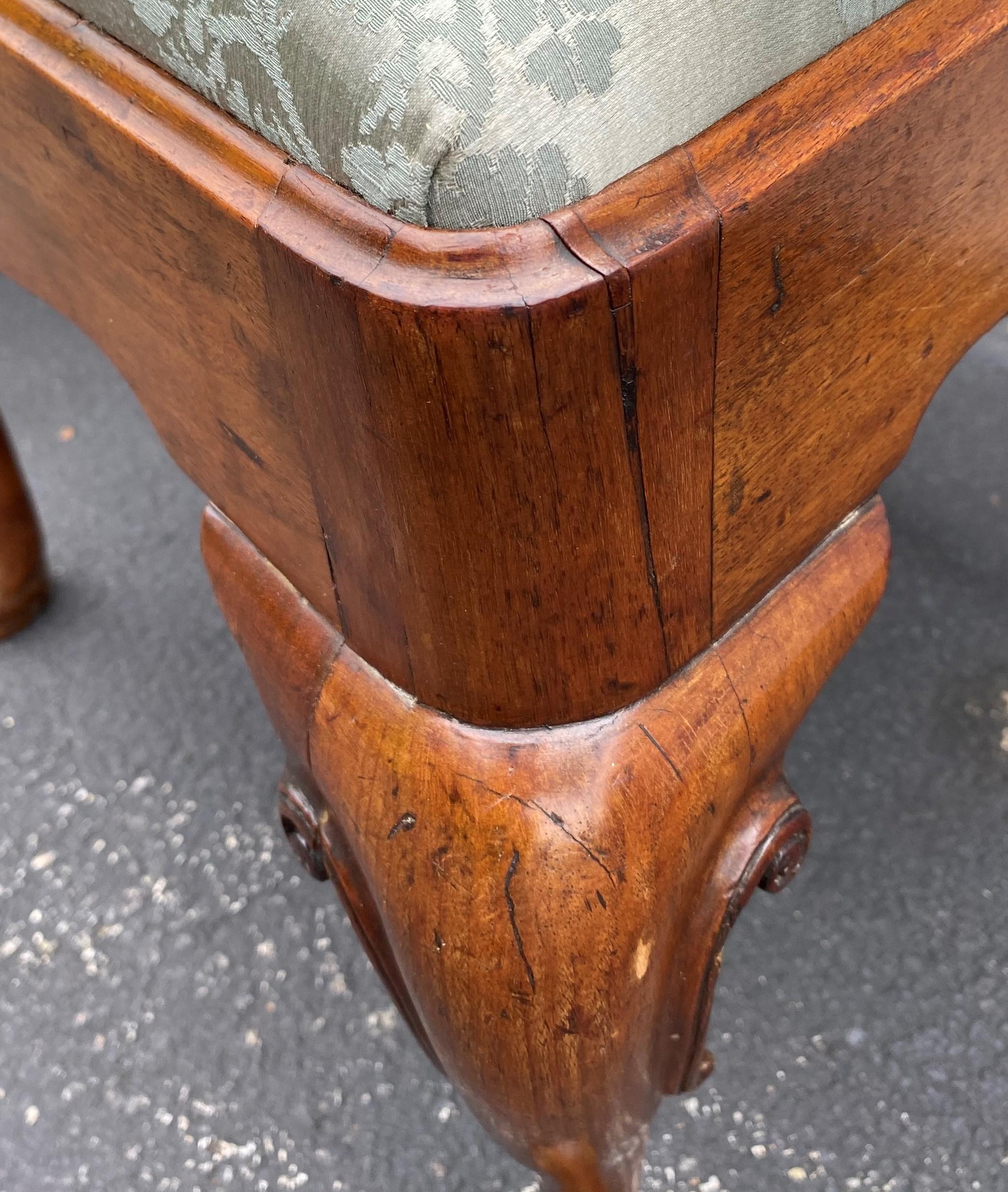 Juego de seis sillas de comedor o auxiliares de nogal Queen Anne del siglo XVIII en venta 7