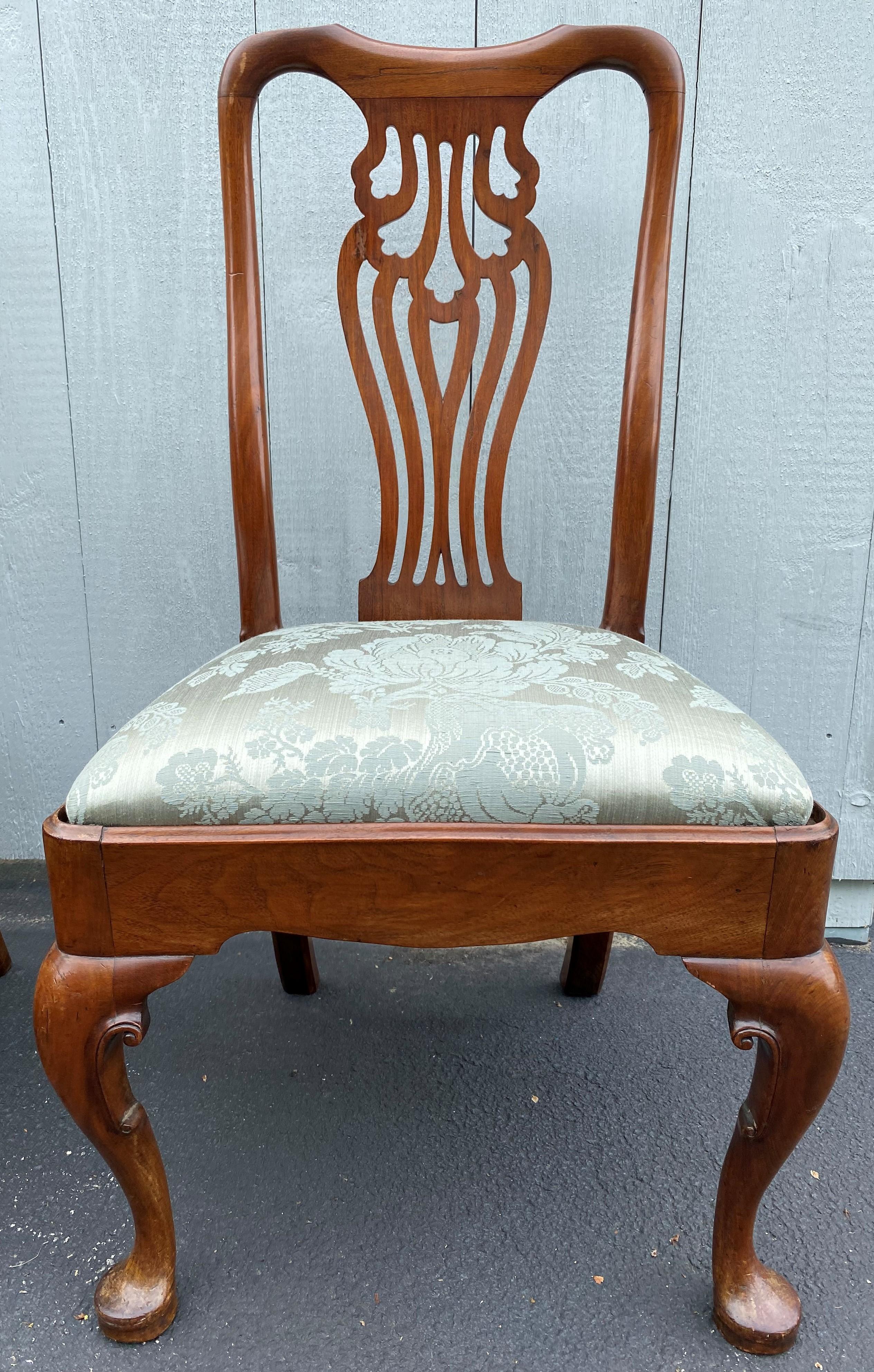 English Set of Six 18th Century Queen Anne Walnut Dining or Side Chairs For Sale