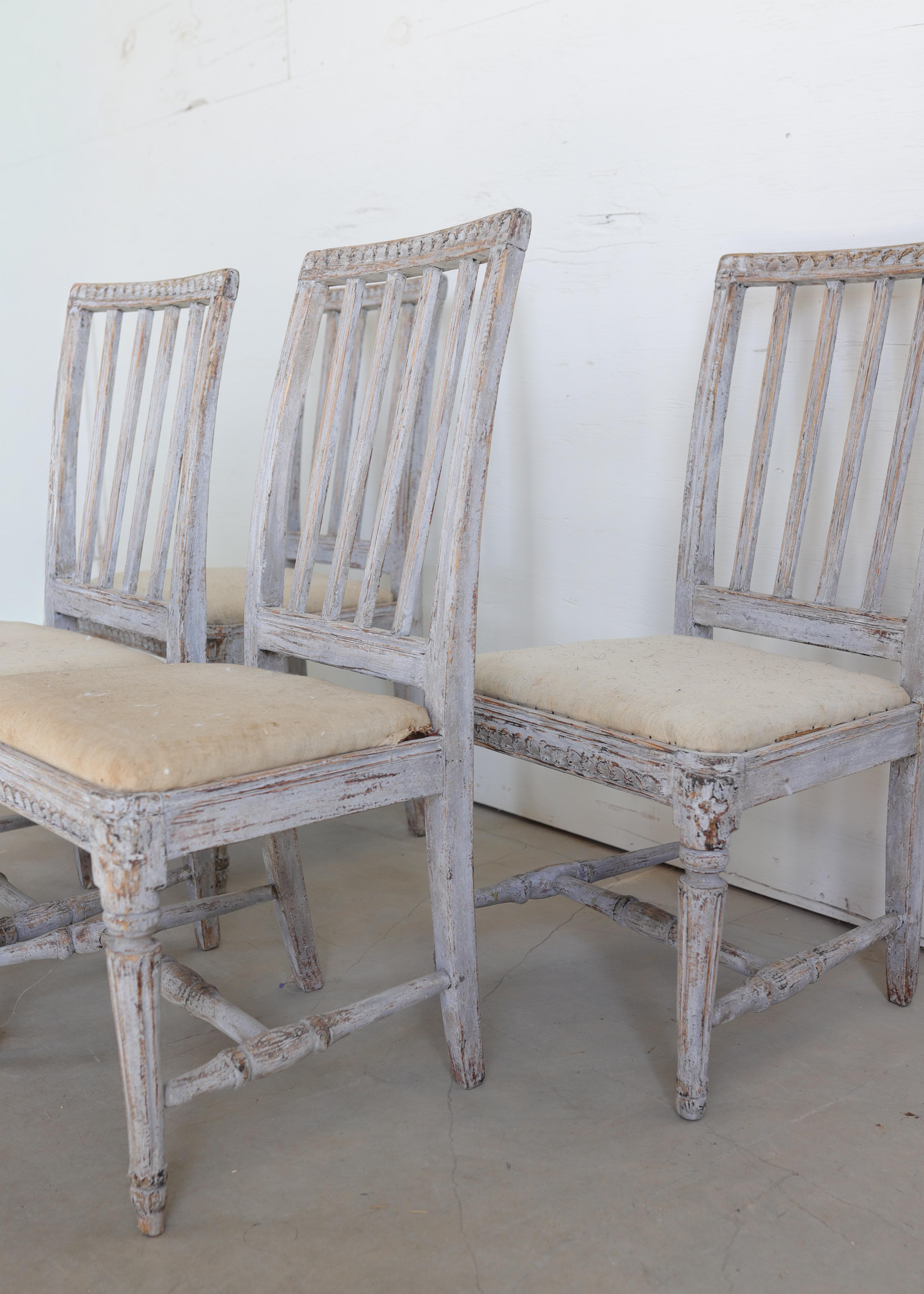 Fatto a mano Set di sei sedie gustaviane svedesi del 18° secolo in vendita