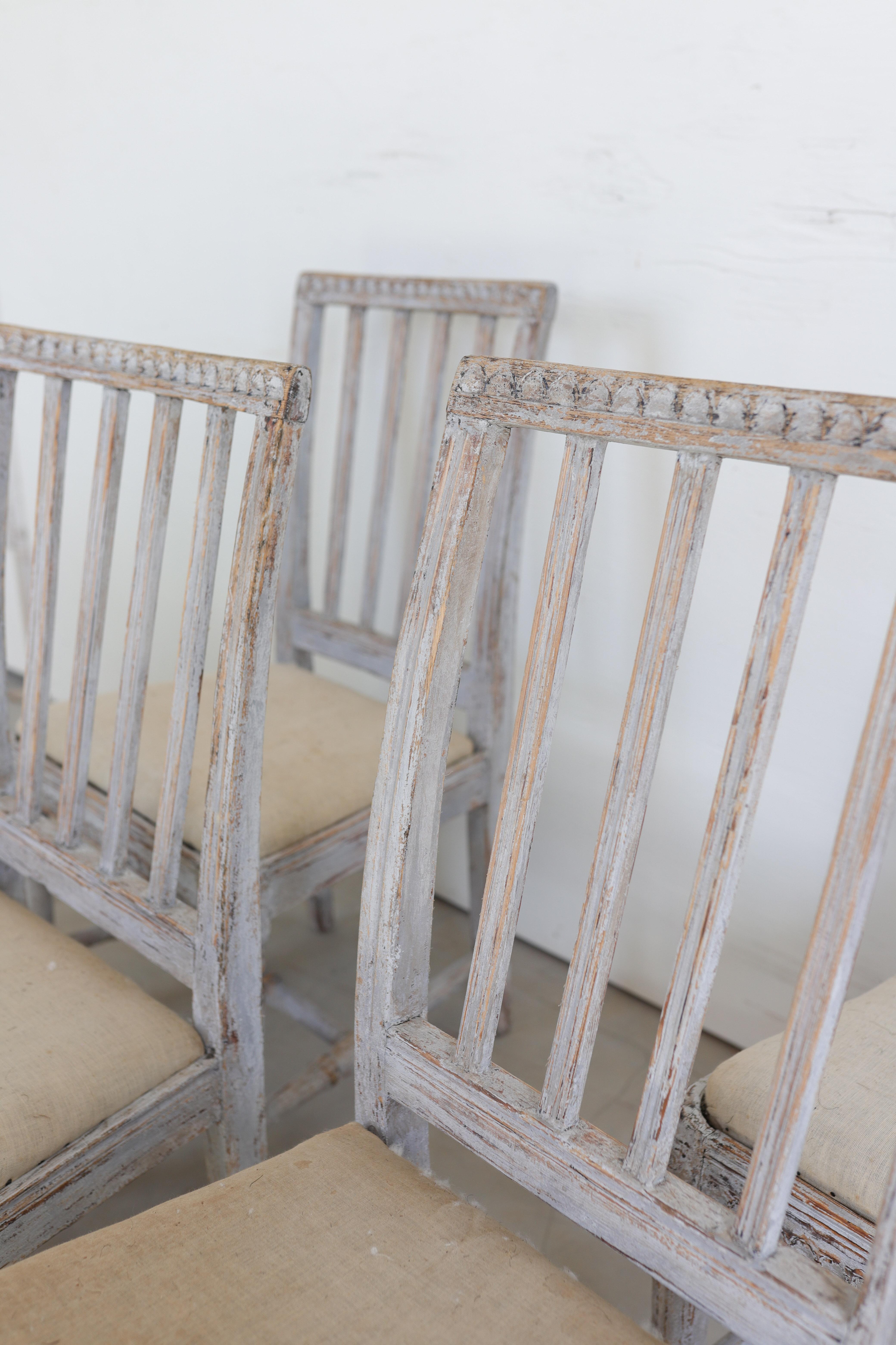 Legno Set di sei sedie gustaviane svedesi del 18° secolo in vendita