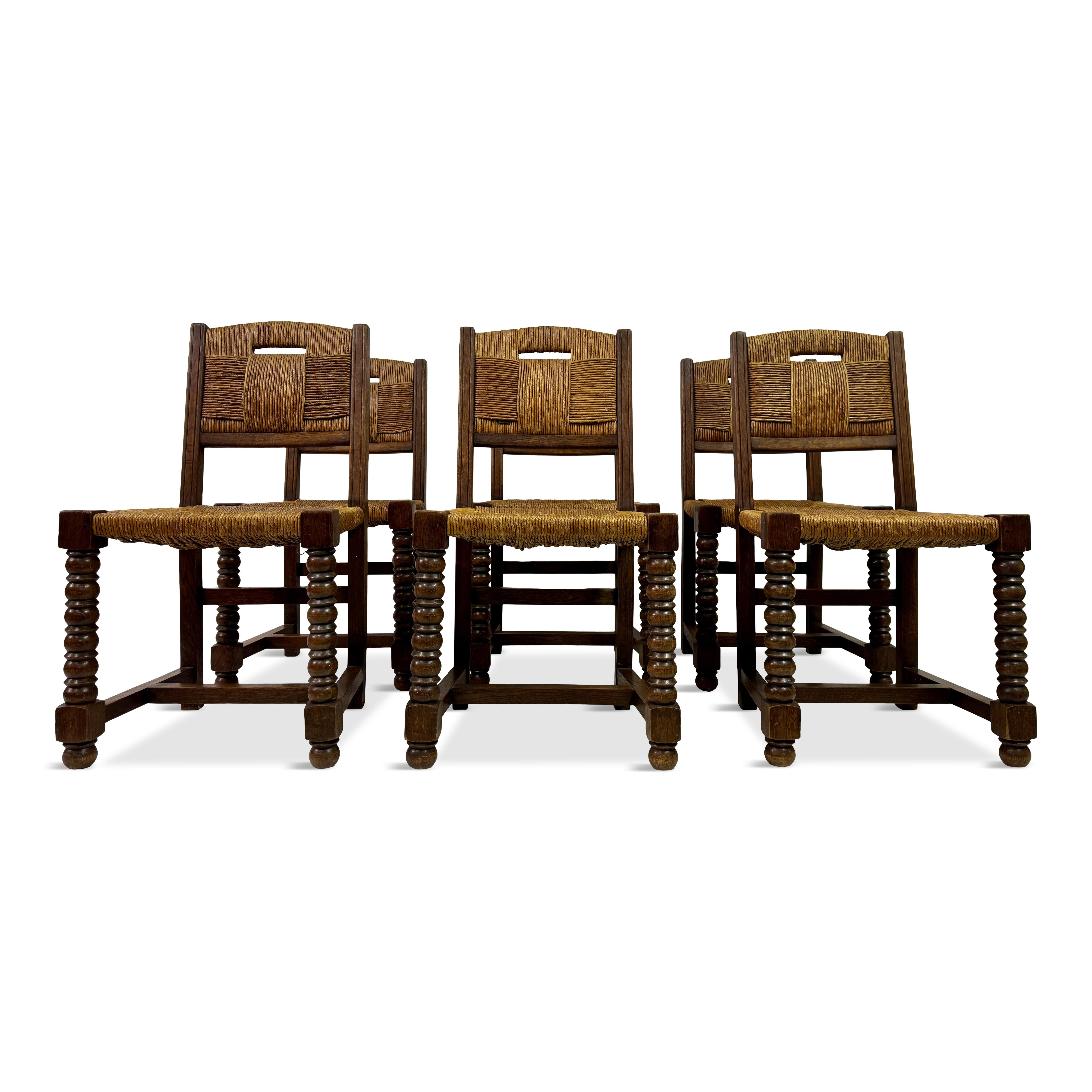 Ensemble de six chaises de salle à manger en chêne français et jonc des années 1940 en vente 13