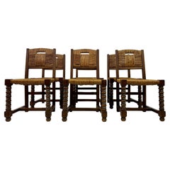 Ensemble de six chaises de salle à manger en chêne français et jonc des années 1940