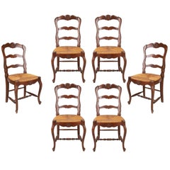 Conjunto de seis sillas españolas de madera con fondo de cuerda de los años 40