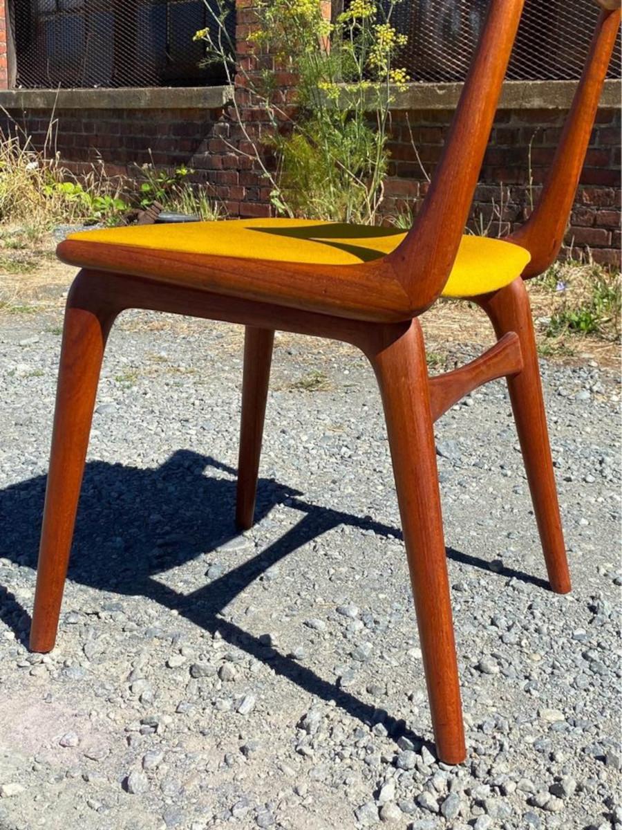 Set of Six 1950s Danish Teak “Boomerang” Dining Chairs by Alfred Christiansen In Excellent Condition In Victoria, BC