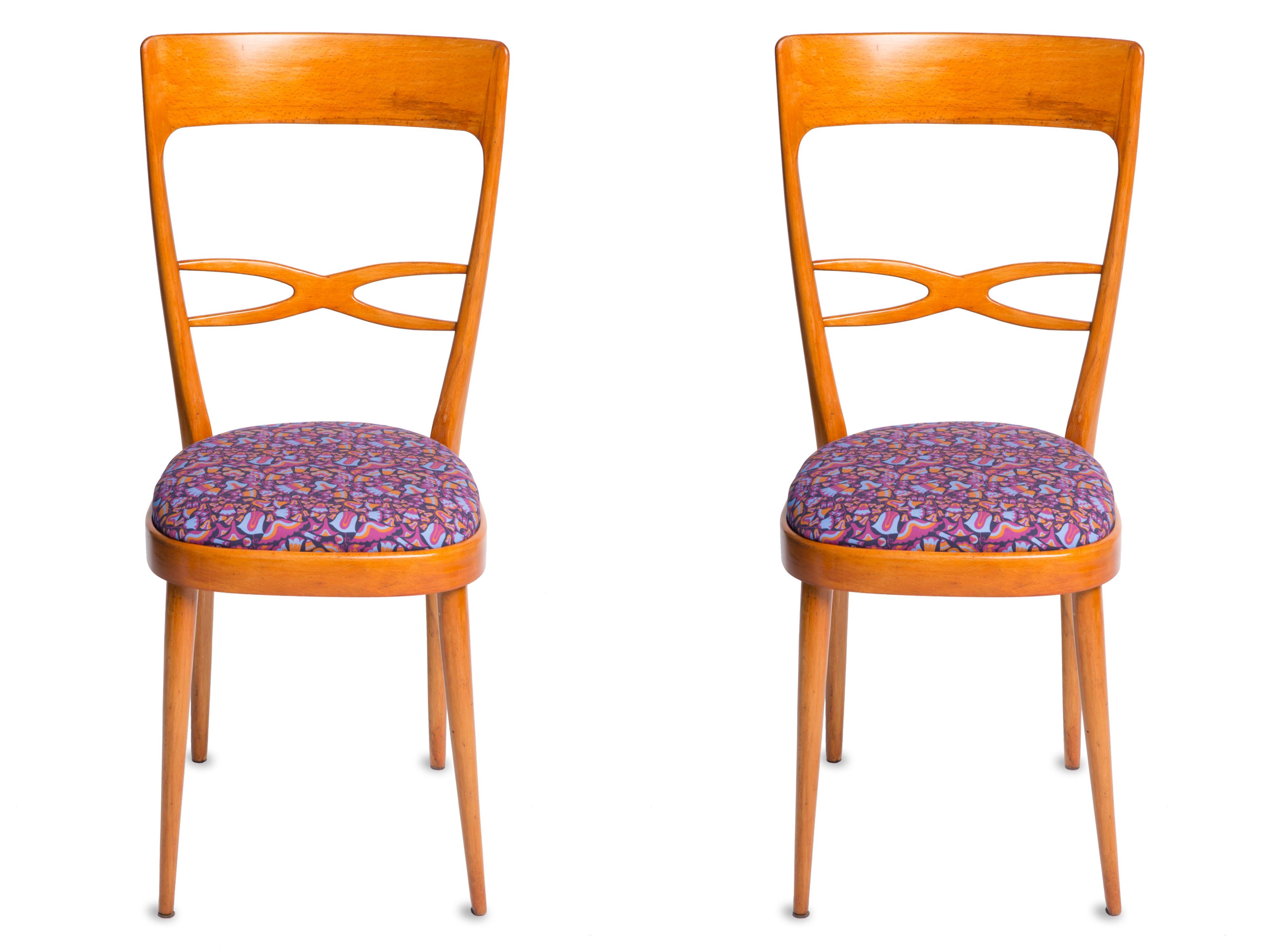 Set of six 1950s Italian chairs in the style of Melchiorre Bega, featuring varnished birch wood and newly upholstered seats. All six chairs were sourced in Milan by LaDoubleJ: two chairs feature the brand’s re-issued vintage Tulipani fabric, while