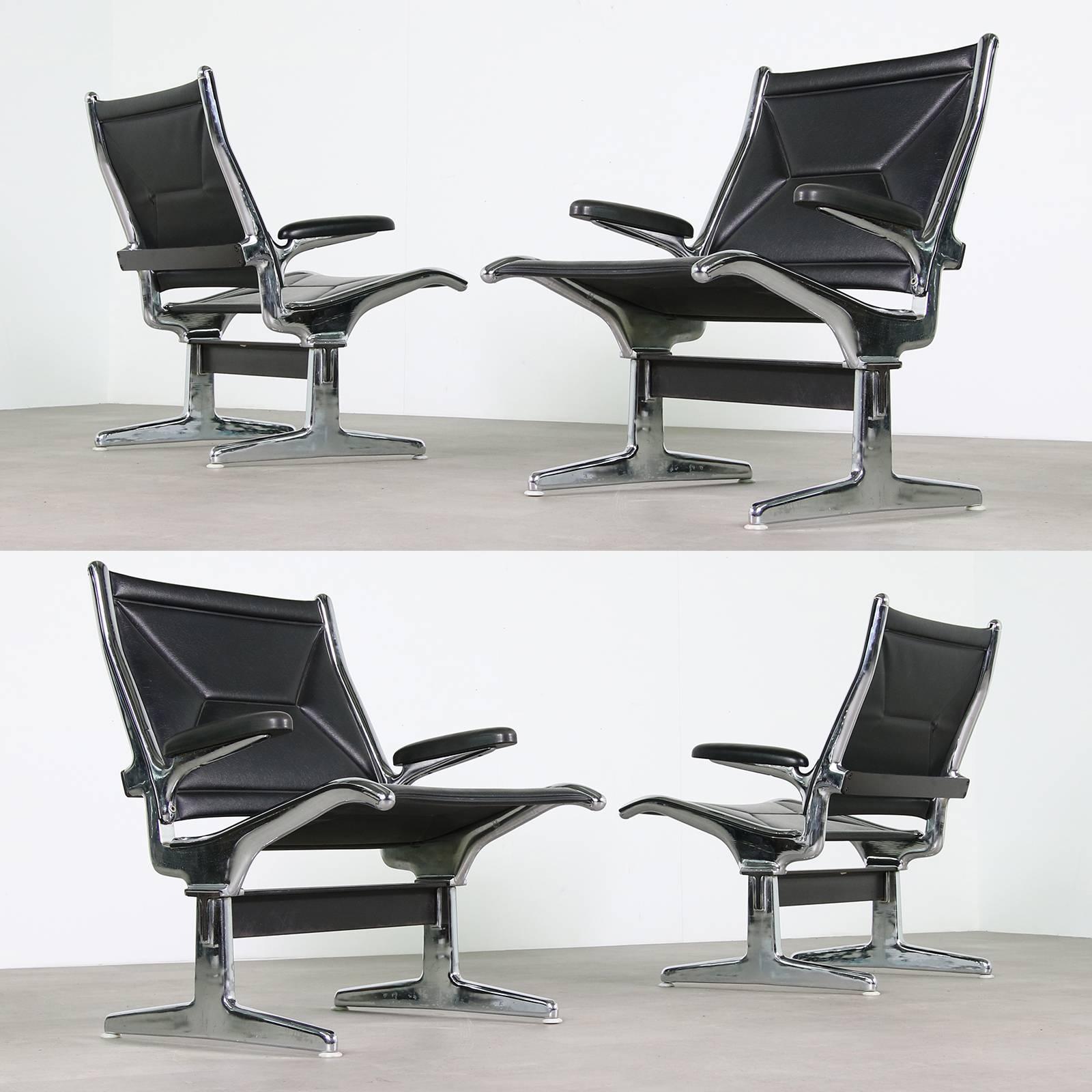 Set of Six 1960s Charles Eames Airport Chairs for Herman Miller Black and Chrome For Sale 2