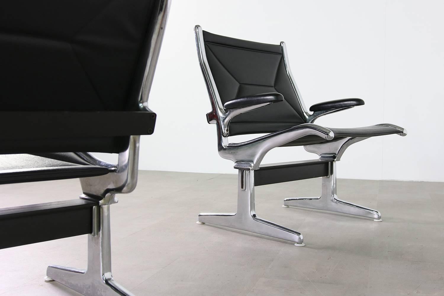 Set of Six 1960s Charles Eames Airport Chairs for Herman Miller Black and Chrome For Sale 1