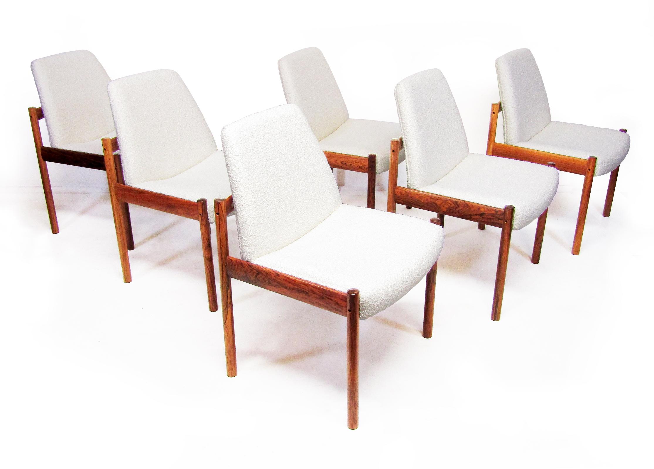 A set of six 1960s dining or conference chairs in Rio rosewood and bouclé fabric by Sven Ivar Dysthe for Dokka.

They have been reconditioned and reupholstered, and are sumptuous examples of mid 20th century Norwegian design.

The rosewood has a