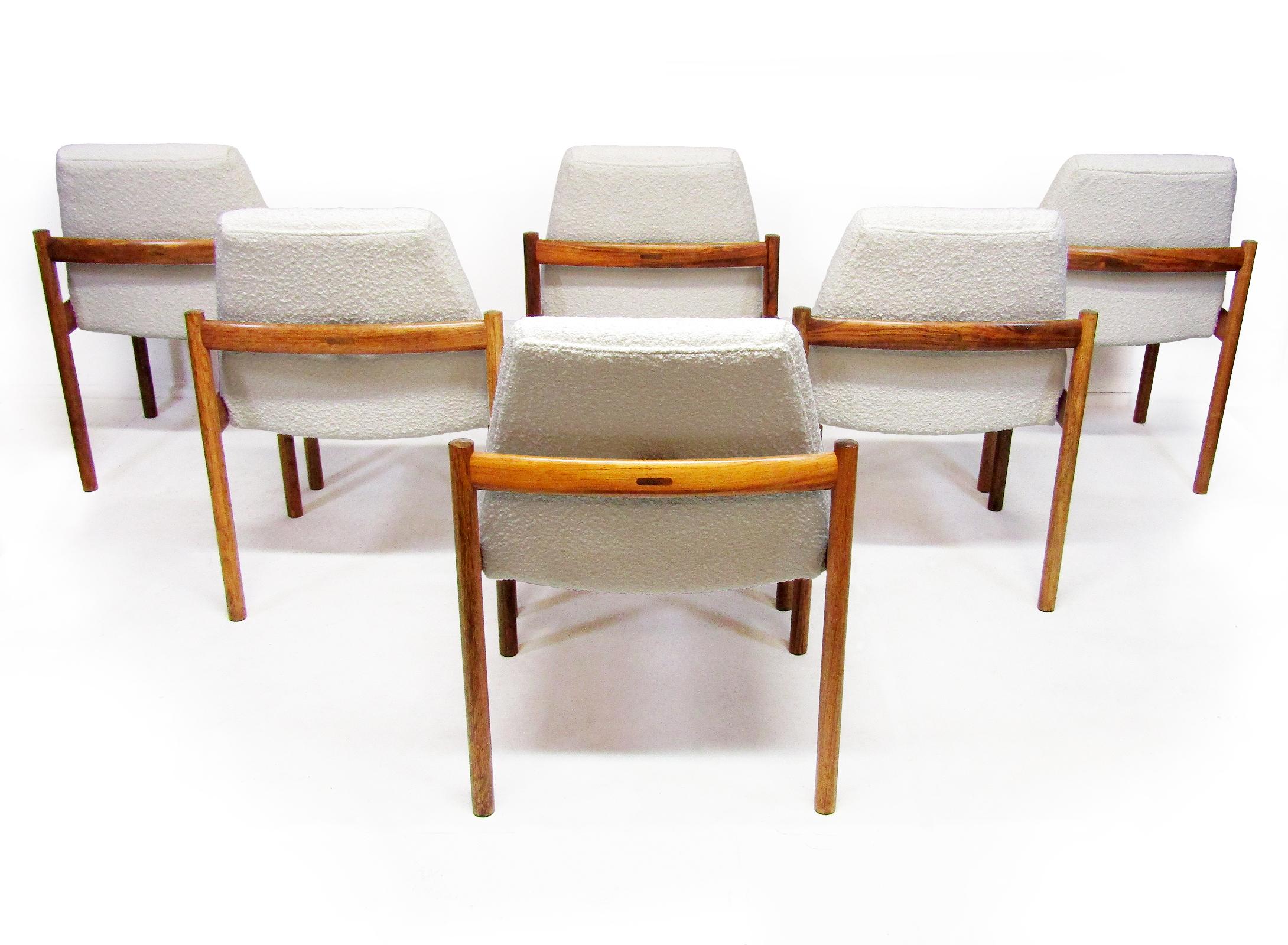 Sechser-Set 1960er Jahre Esszimmerstühle aus Rosenholz und elfenbeinfarbenem Bouclé von Sven Ivar Dysthe (Norwegisch) im Angebot