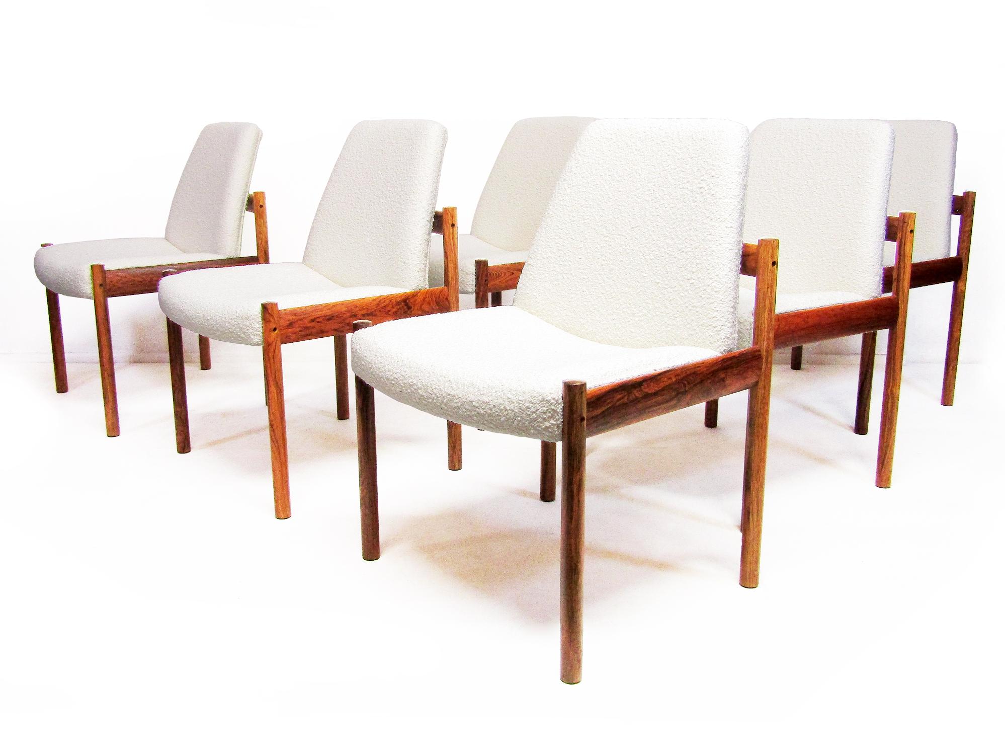 Sechser-Set 1960er Jahre Esszimmerstühle aus Rosenholz und elfenbeinfarbenem Bouclé von Sven Ivar Dysthe (20. Jahrhundert) im Angebot