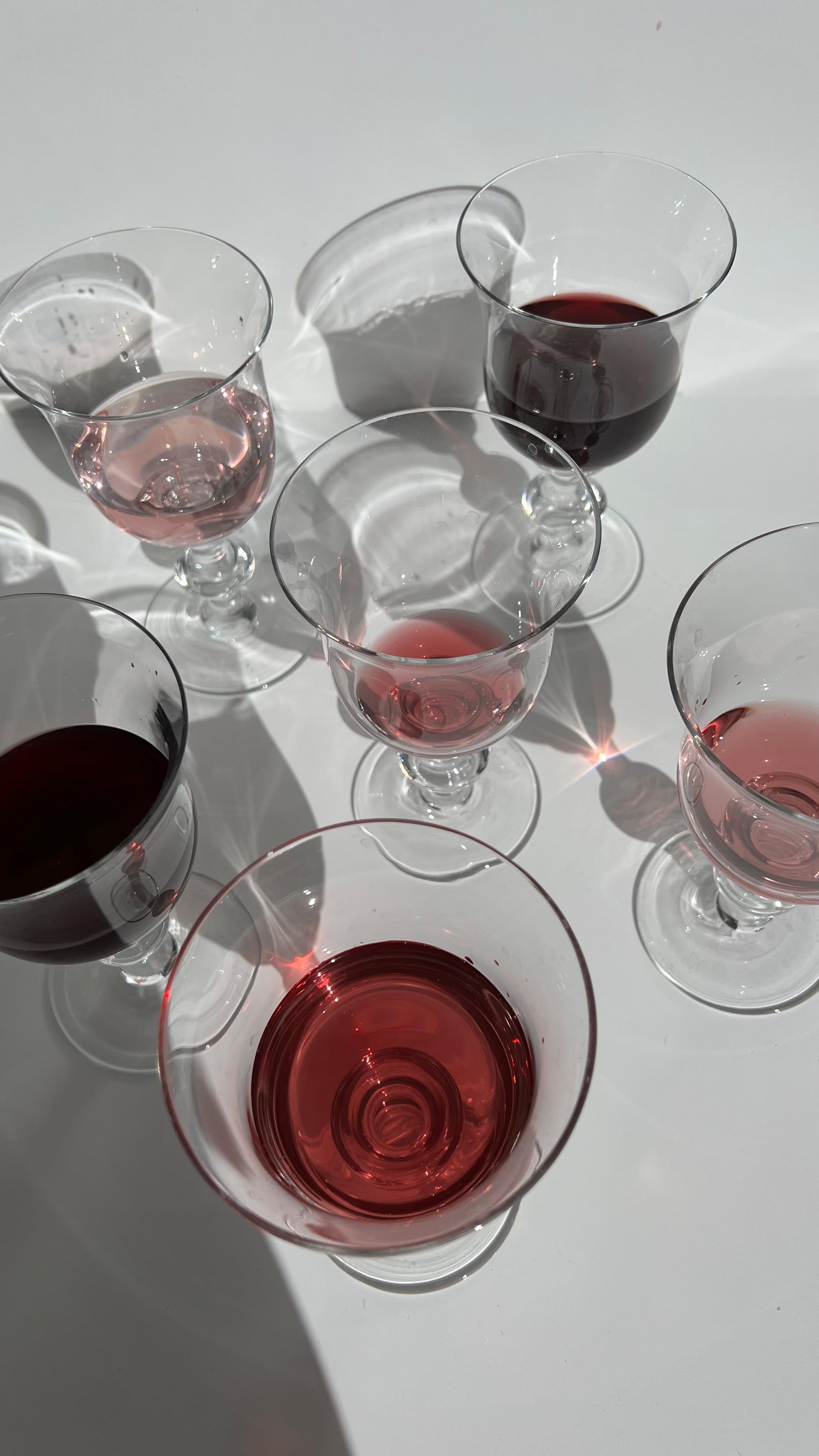 Ensemble de six gobelets à vin en verre des années 1960 Bon état - En vente à Los Angeles, CA