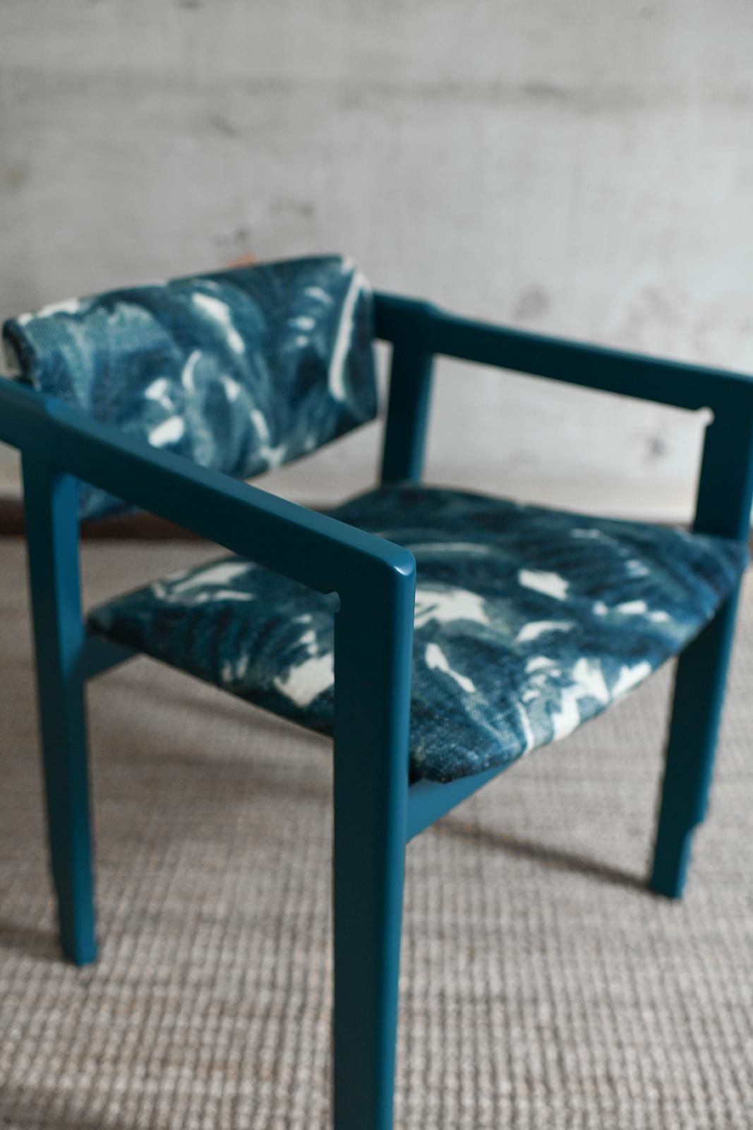 Set di sei sedie in legno laccato degli anni '60 in vendita 3