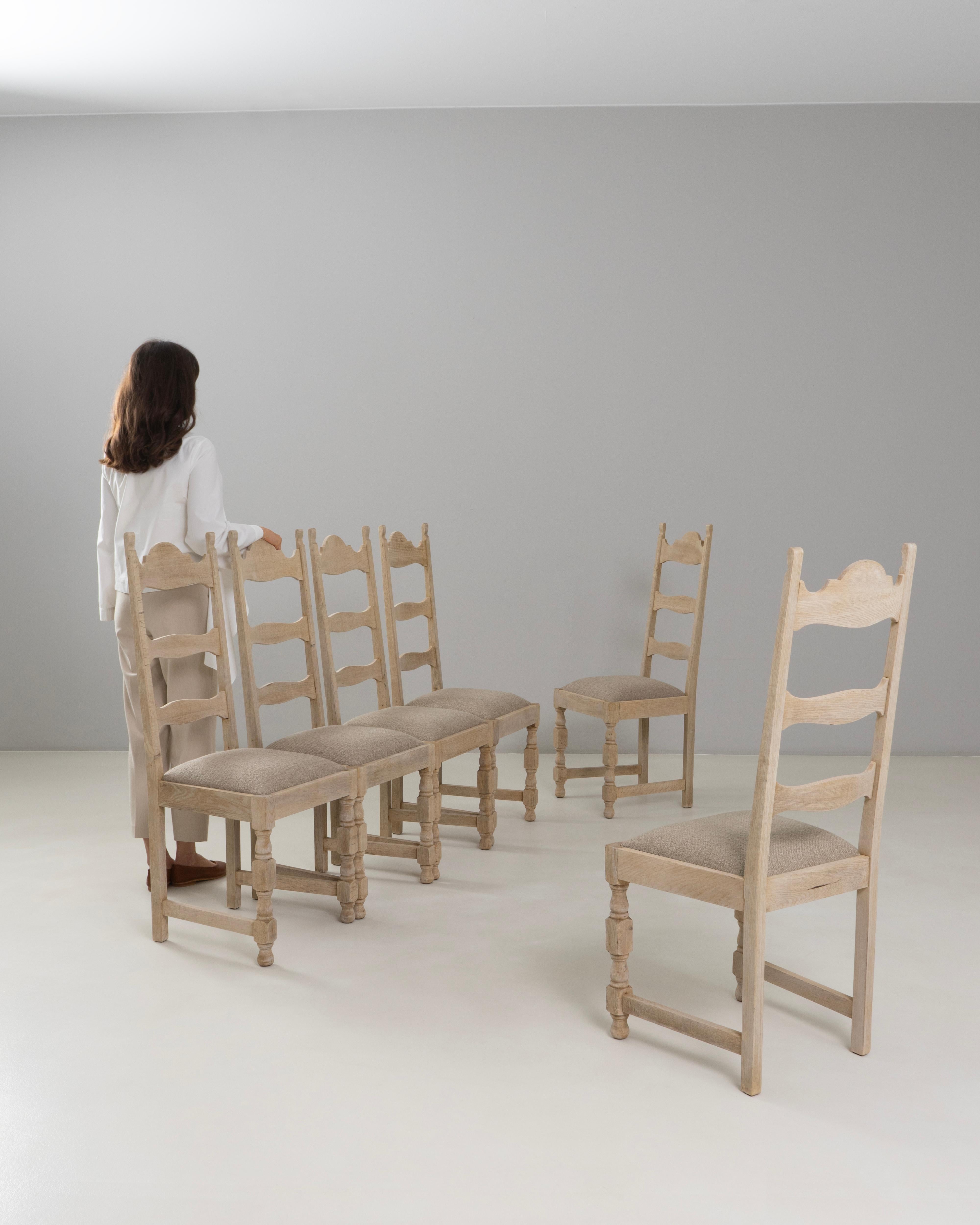 Set Of Six 1970s Belgian Oak Dining Chairs With Upholstered Seats (Belgisch) im Angebot