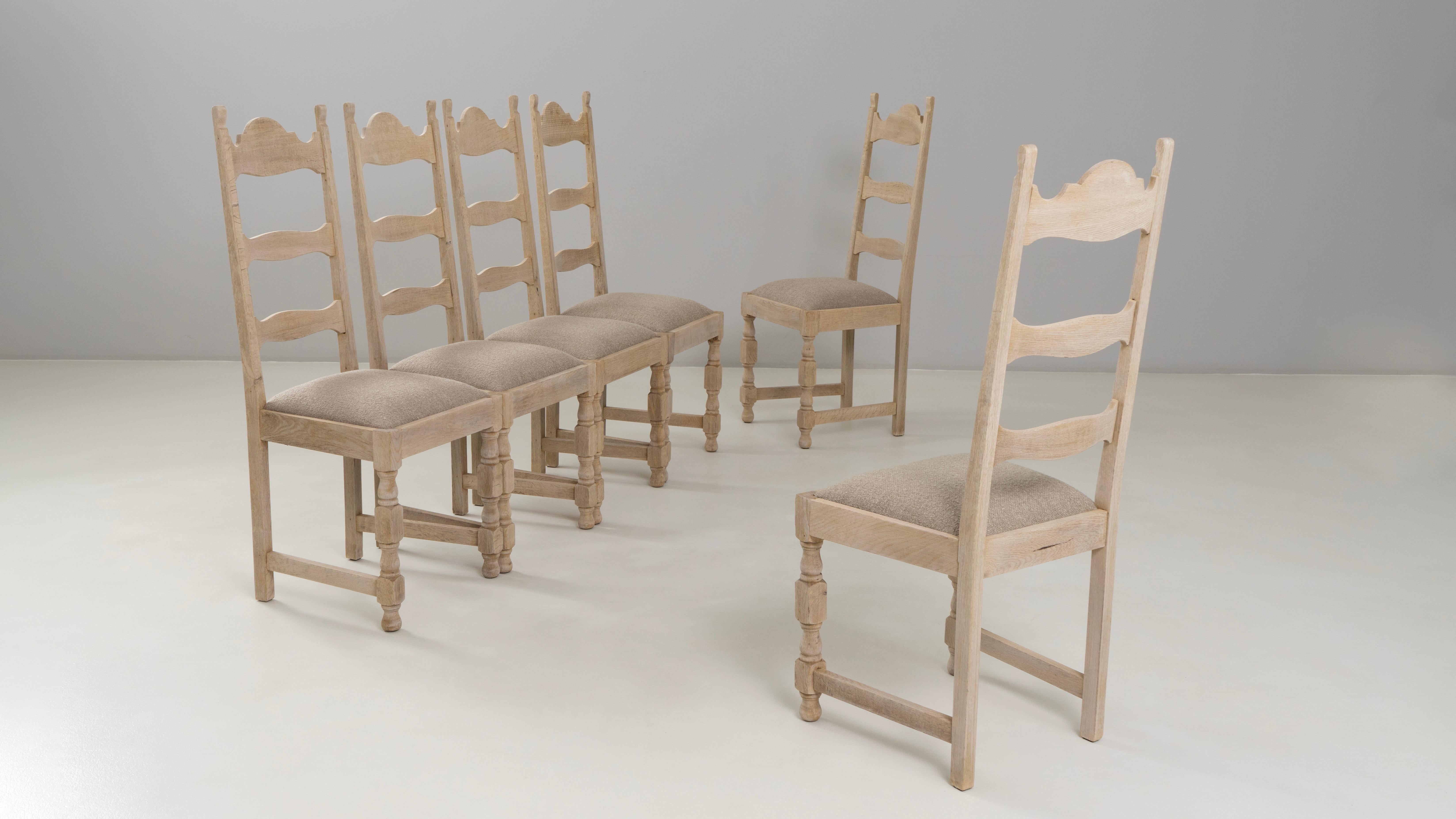 Set Of Six 1970s Belgian Oak Dining Chairs With Upholstered Seats (20. Jahrhundert) im Angebot
