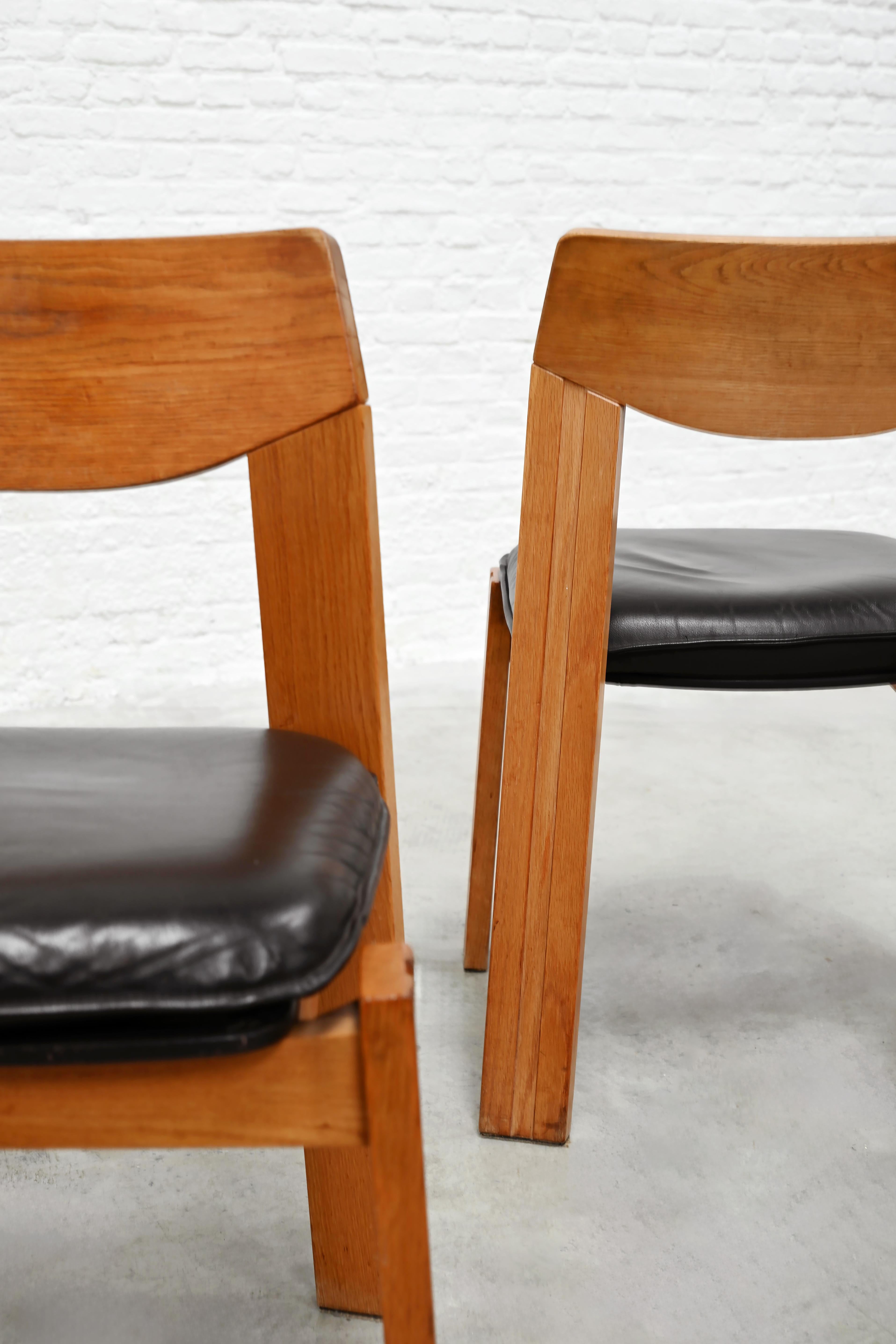 Satz von sechs brutalistischen 1970er-Jahre-Esszimmerstühlen aus massiver Eiche im Angebot 3