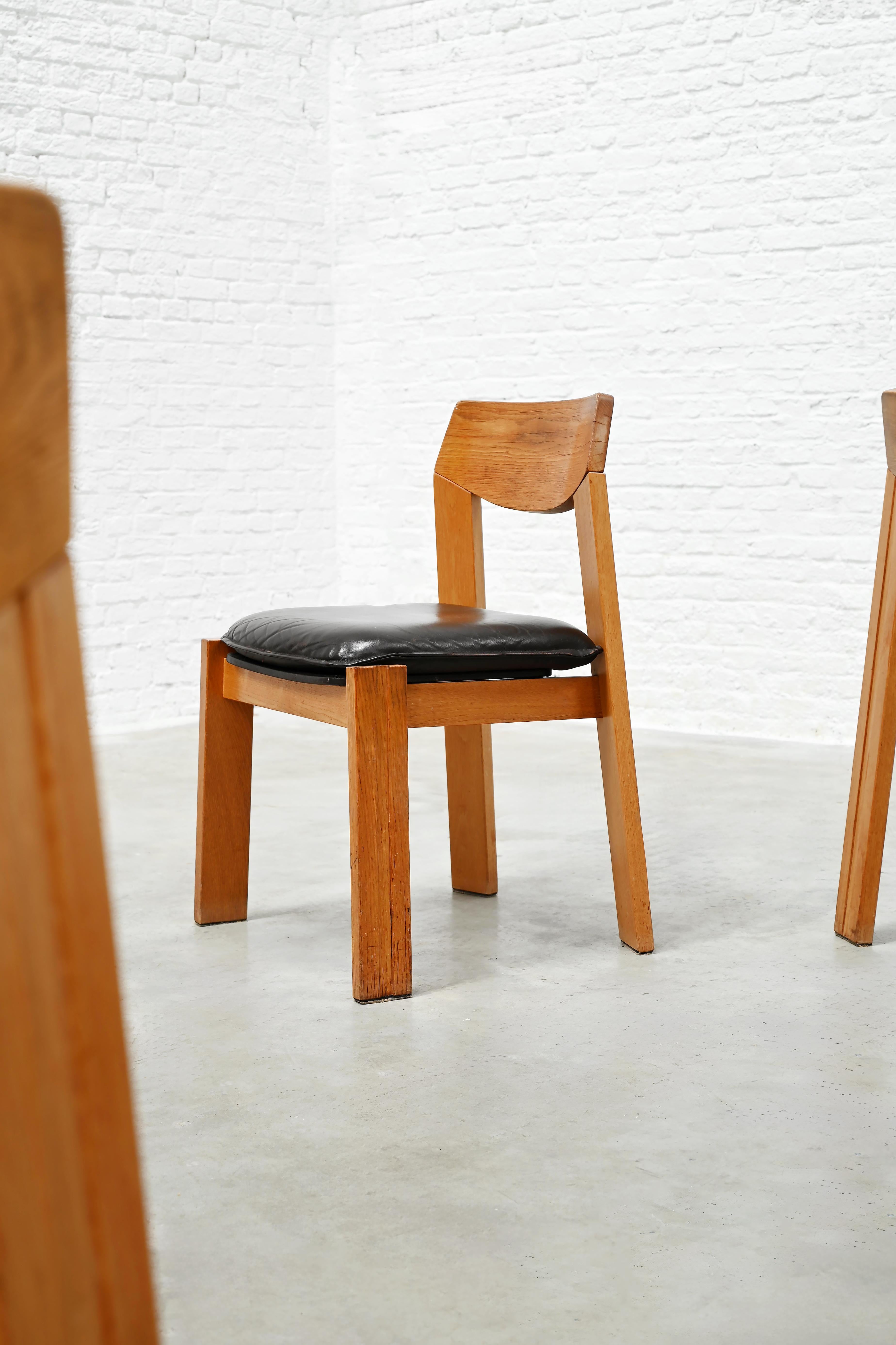 Satz von sechs brutalistischen 1970er-Jahre-Esszimmerstühlen aus massiver Eiche im Angebot 4