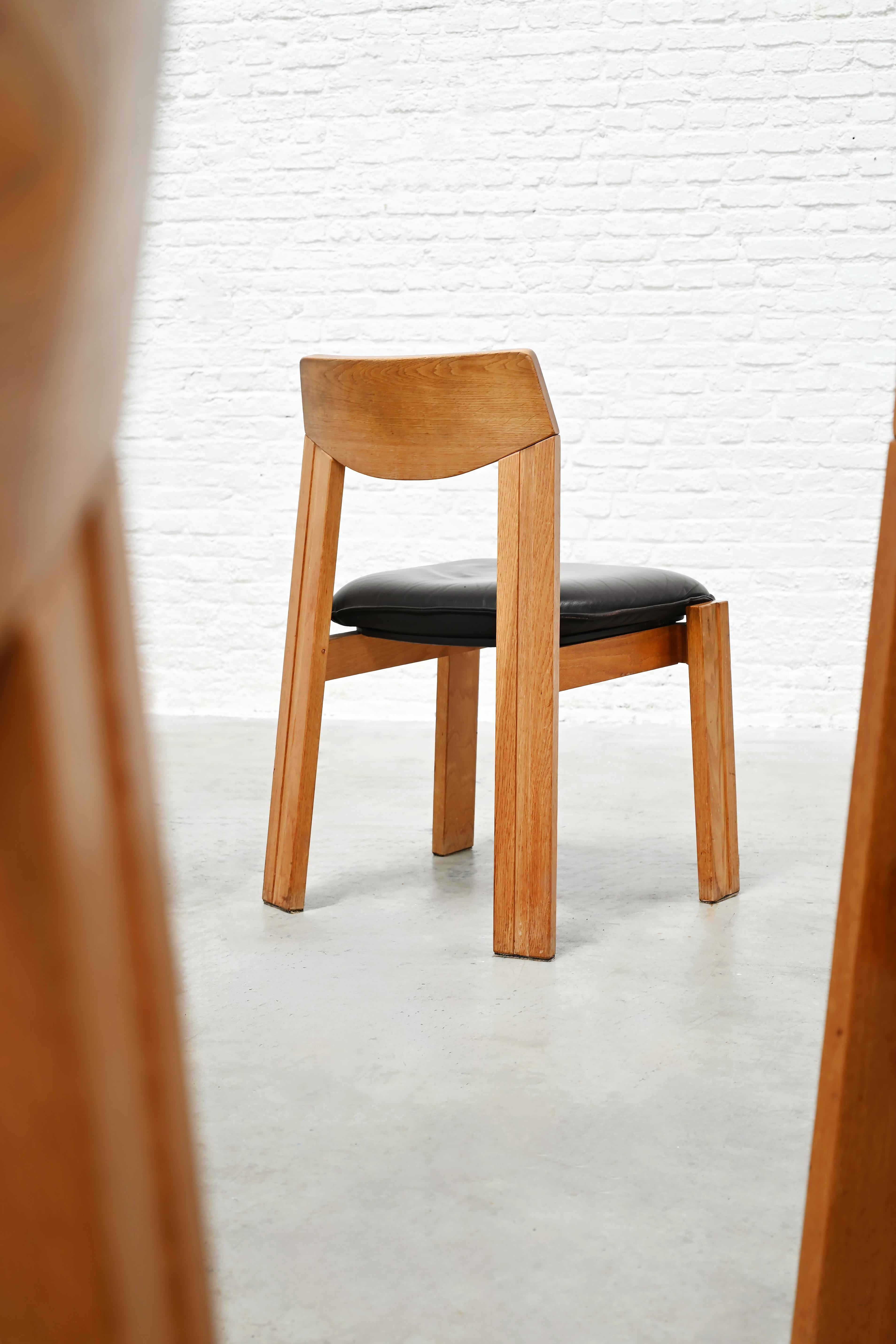 Satz von sechs brutalistischen 1970er-Jahre-Esszimmerstühlen aus massiver Eiche im Angebot 5