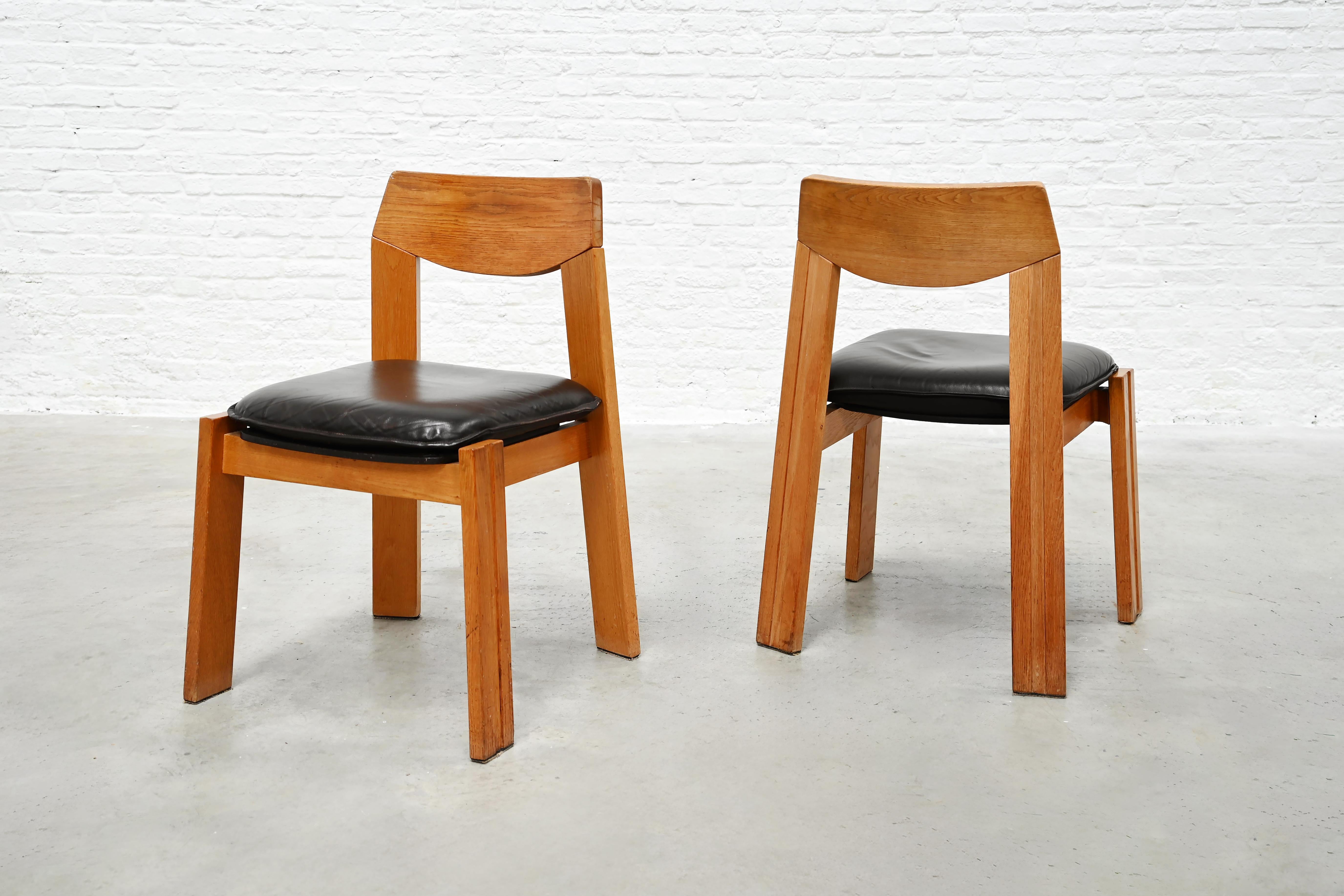 Satz von sechs brutalistischen 1970er-Jahre-Esszimmerstühlen aus massiver Eiche im Angebot 1