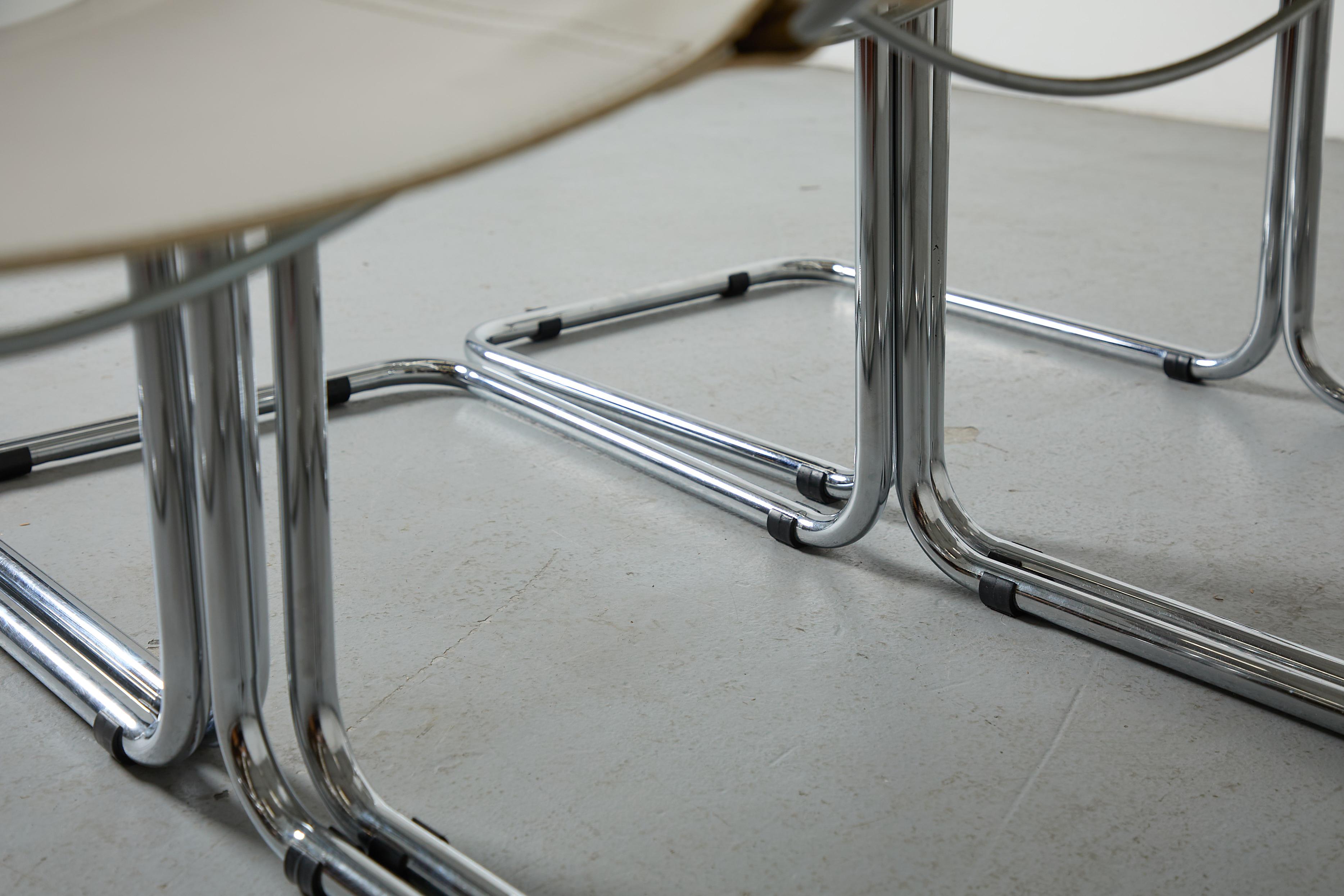 Sechs freitragende Stühle im Matteograssi-Stil der 1970er Jahre aus Chrom und weißem Leder im Angebot 6