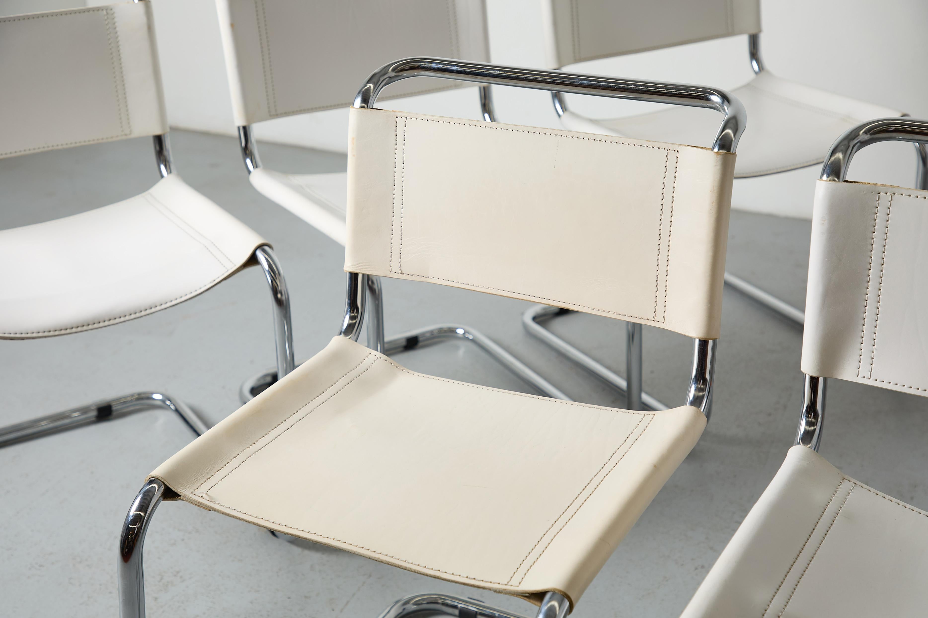 Sechs freitragende Stühle im Matteograssi-Stil der 1970er Jahre aus Chrom und weißem Leder (Italienisch) im Angebot