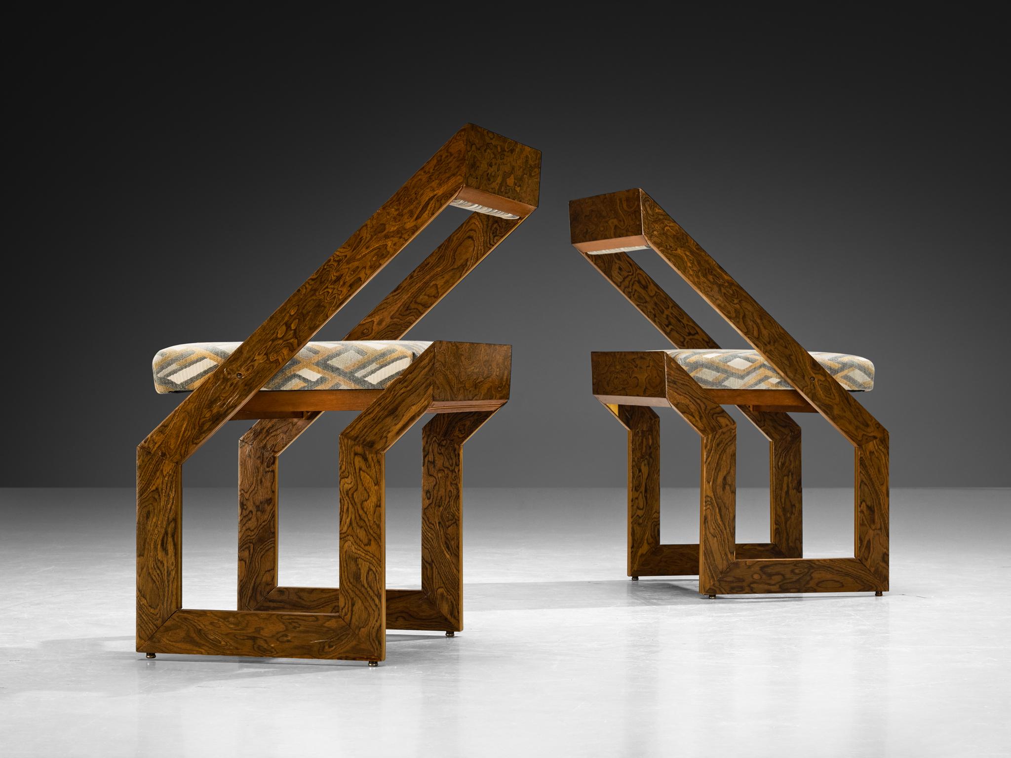 Set di sei sedie geometriche scultoree degli anni '70 in legno a venature espressive e ottone In condizioni buone in vendita a Waalwijk, NL