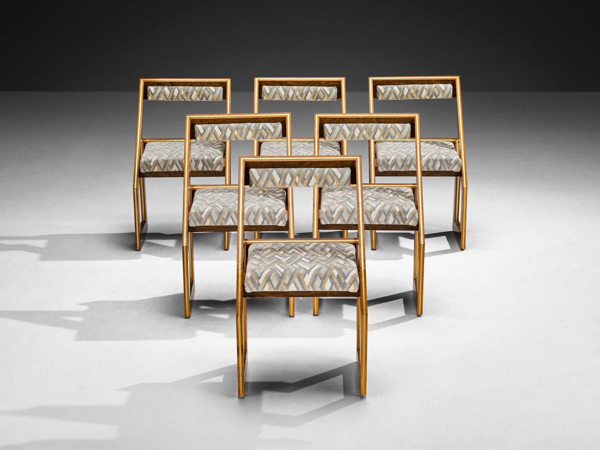 Ottone Set di sei sedie geometriche scultoree degli anni '70 in legno a venature espressive e ottone in vendita